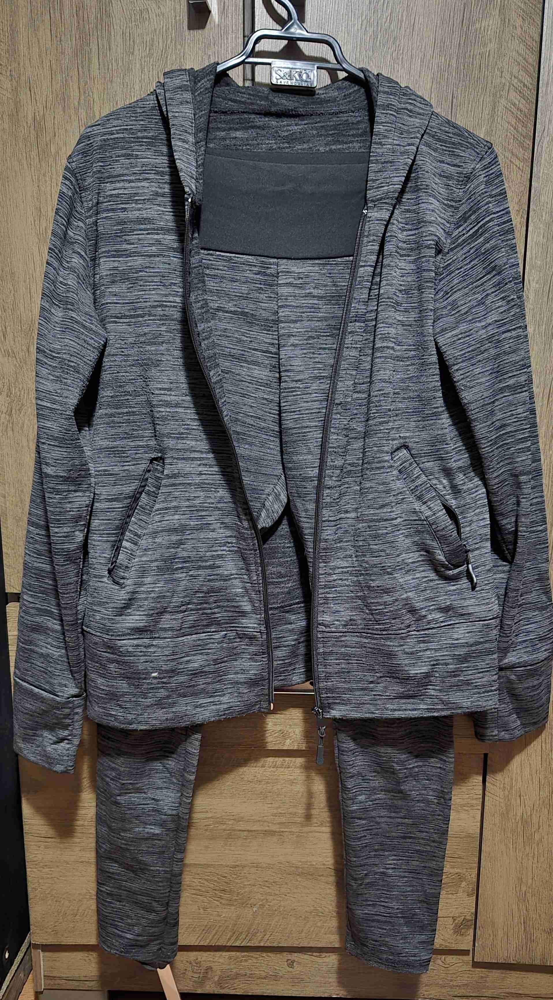 Conjunto deportivo gris talla L - miniatura 1