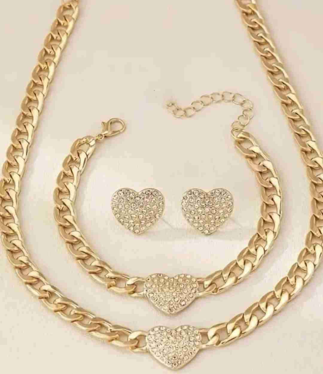 Set de joyería dorada con corazones - miniatura 1