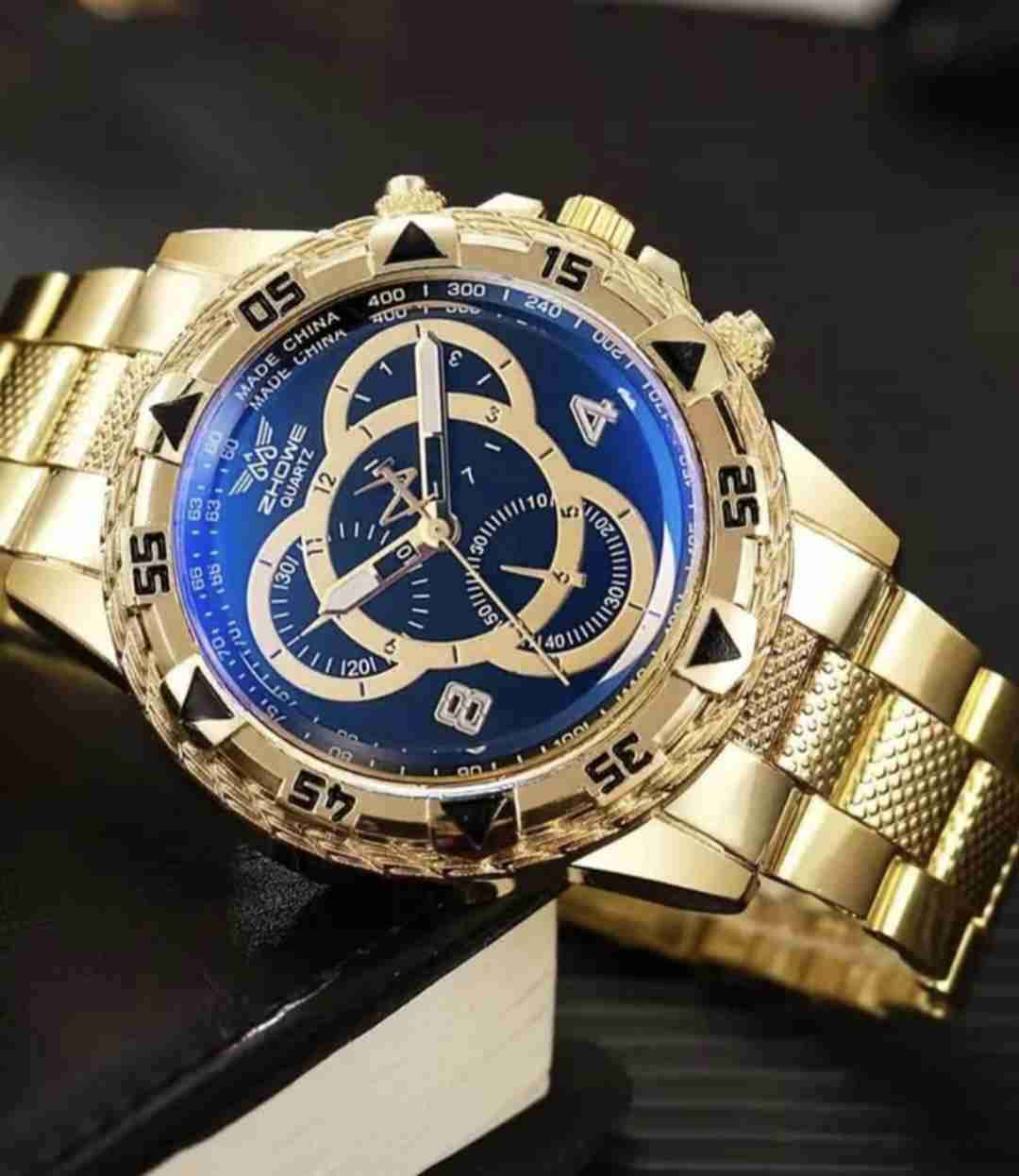 Reloj dorado con esfera azul - miniatura 2