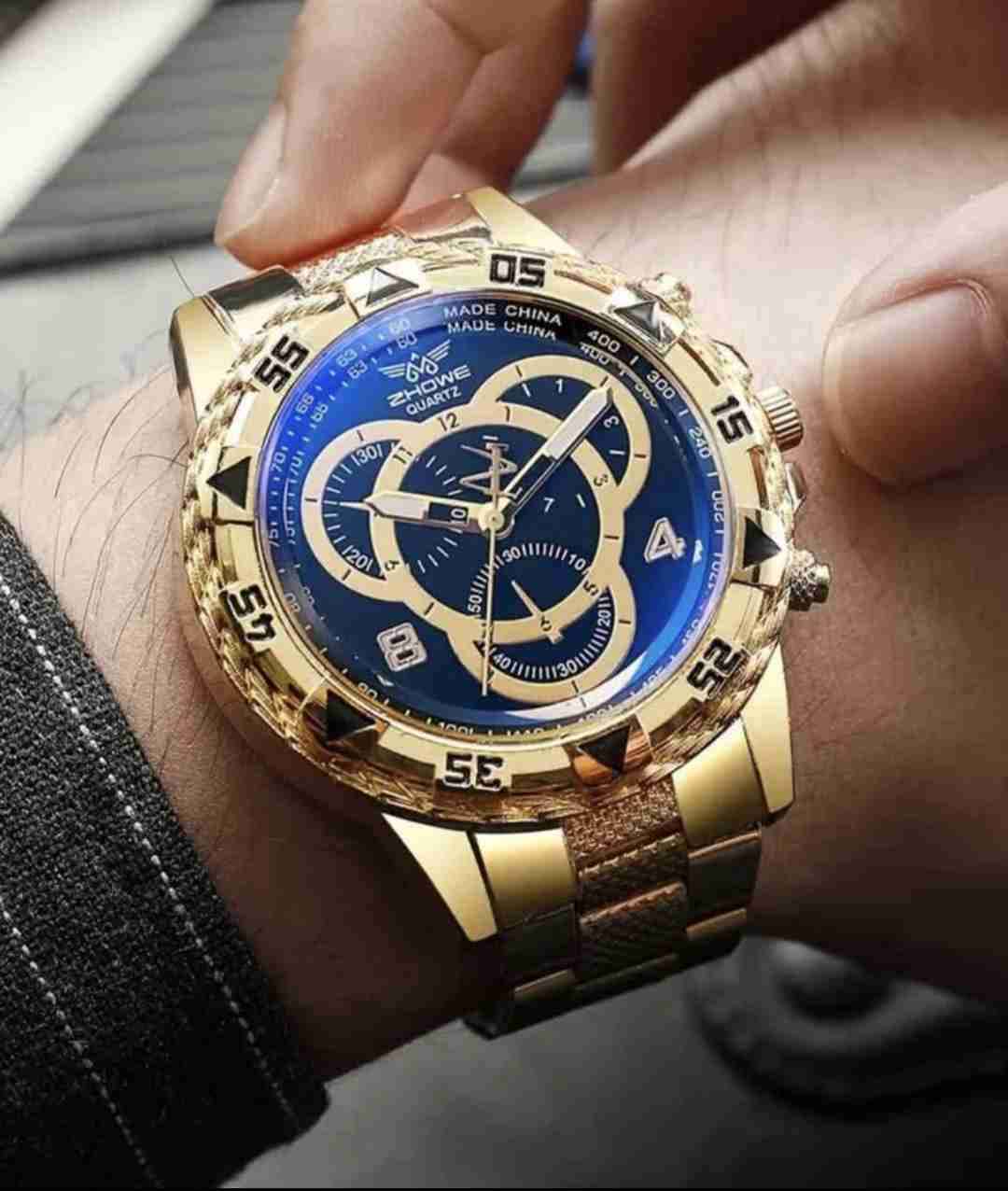 Reloj dorado con esfera azul - miniatura 3