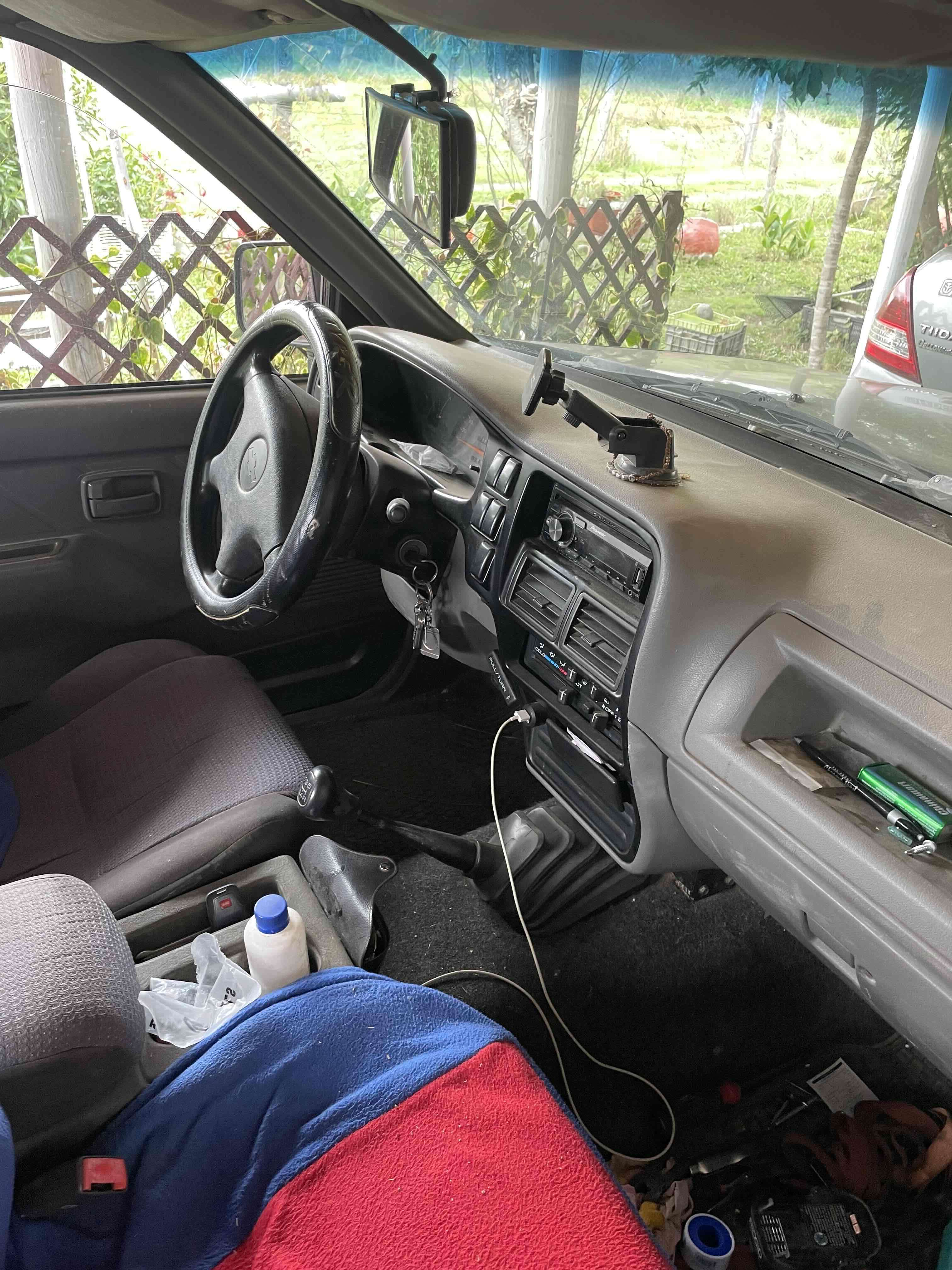 Camioneta pickup gris usada - miniatura 4
