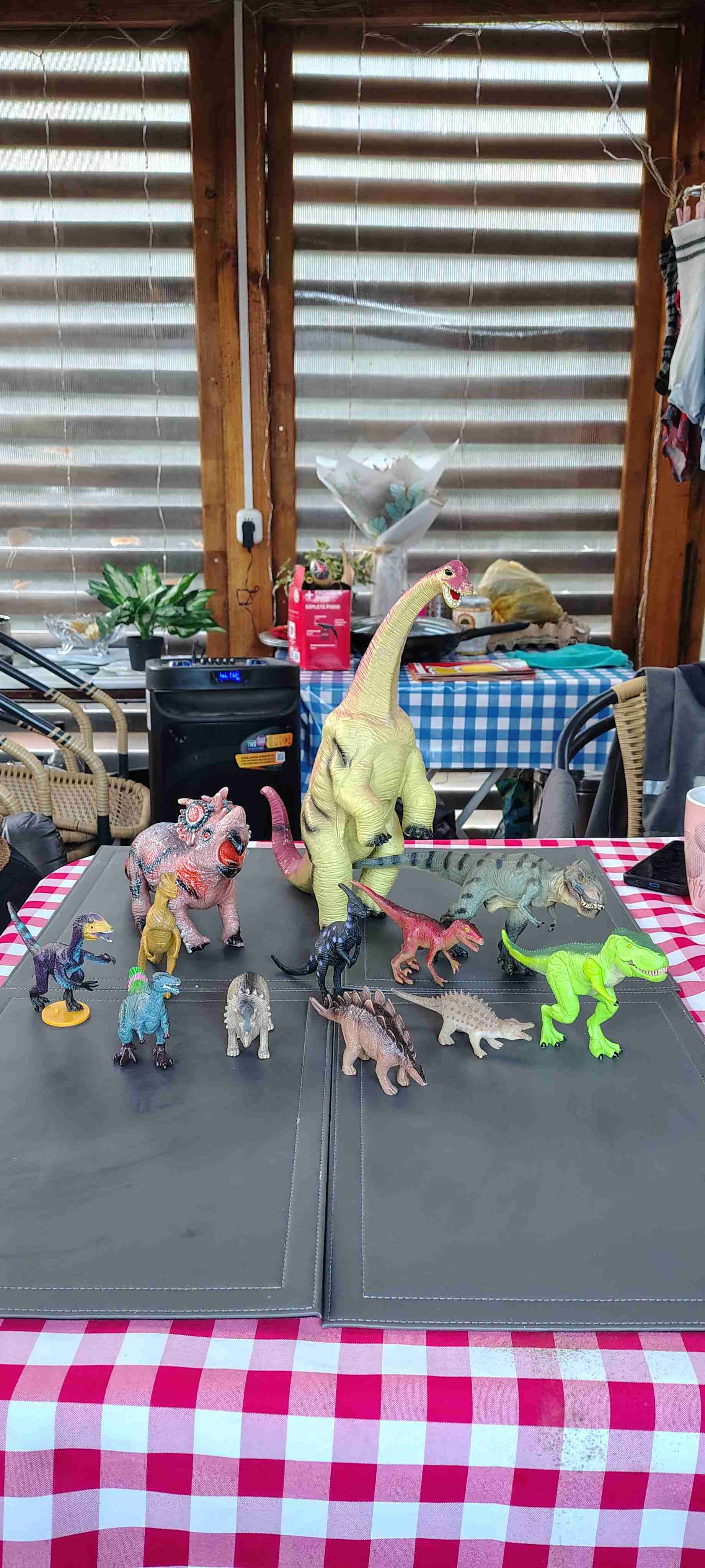 Set de figuras de dinosaurios - miniatura 5