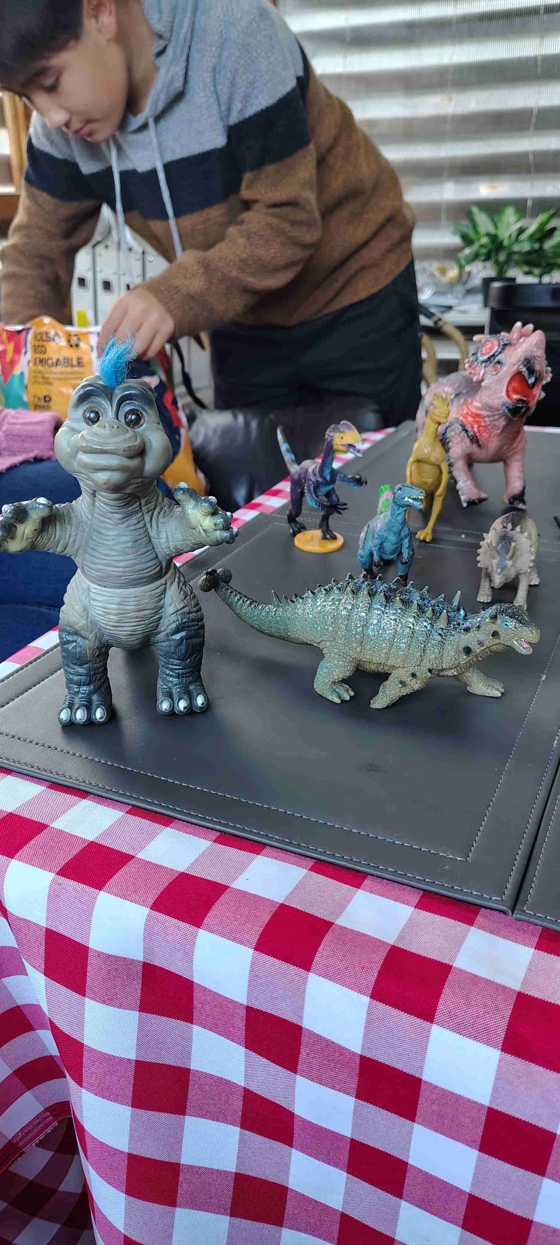 Set de figuras de dinosaurios - miniatura 6