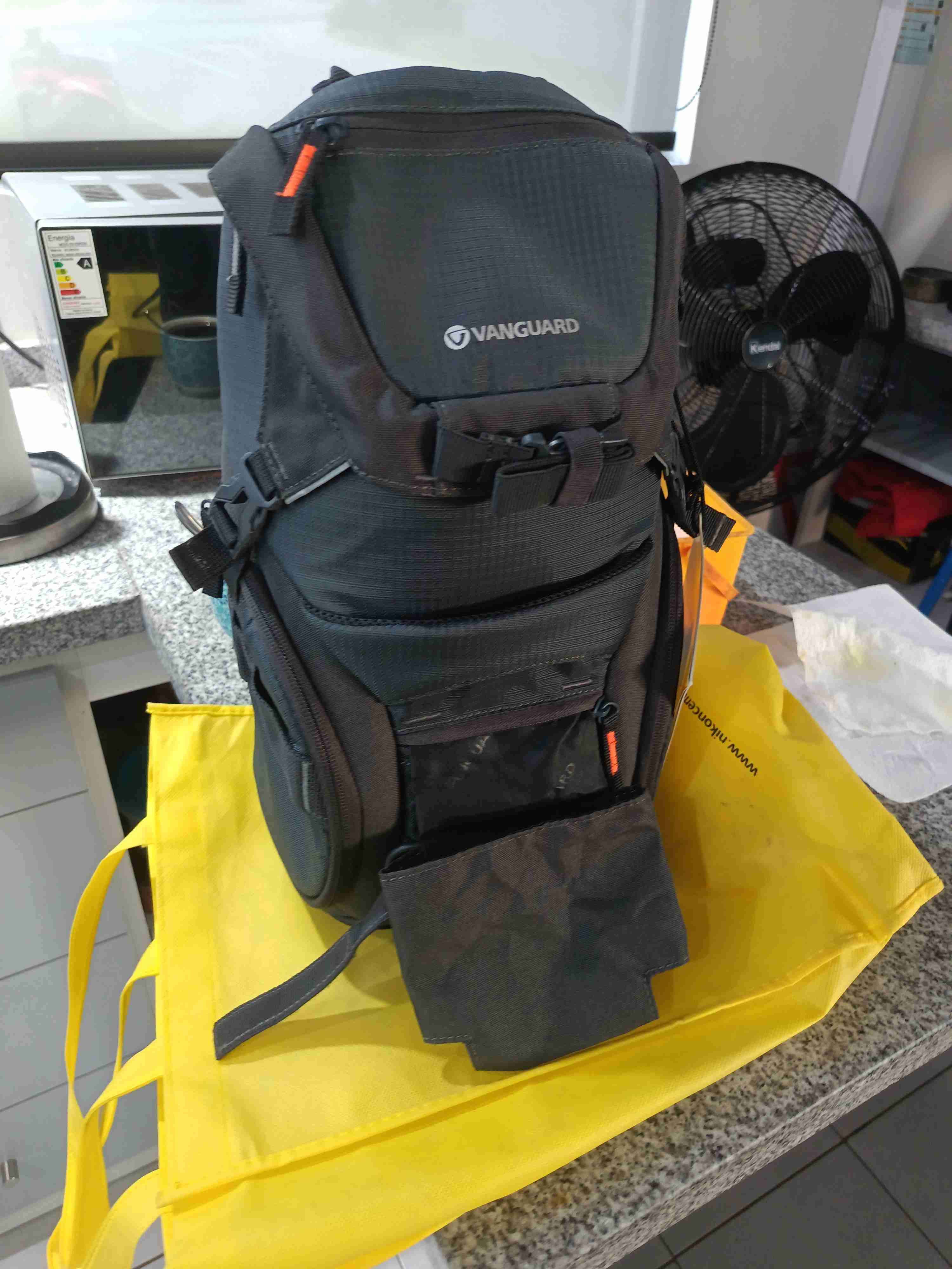 Mochila Vanguard negra para cámara - miniatura 1