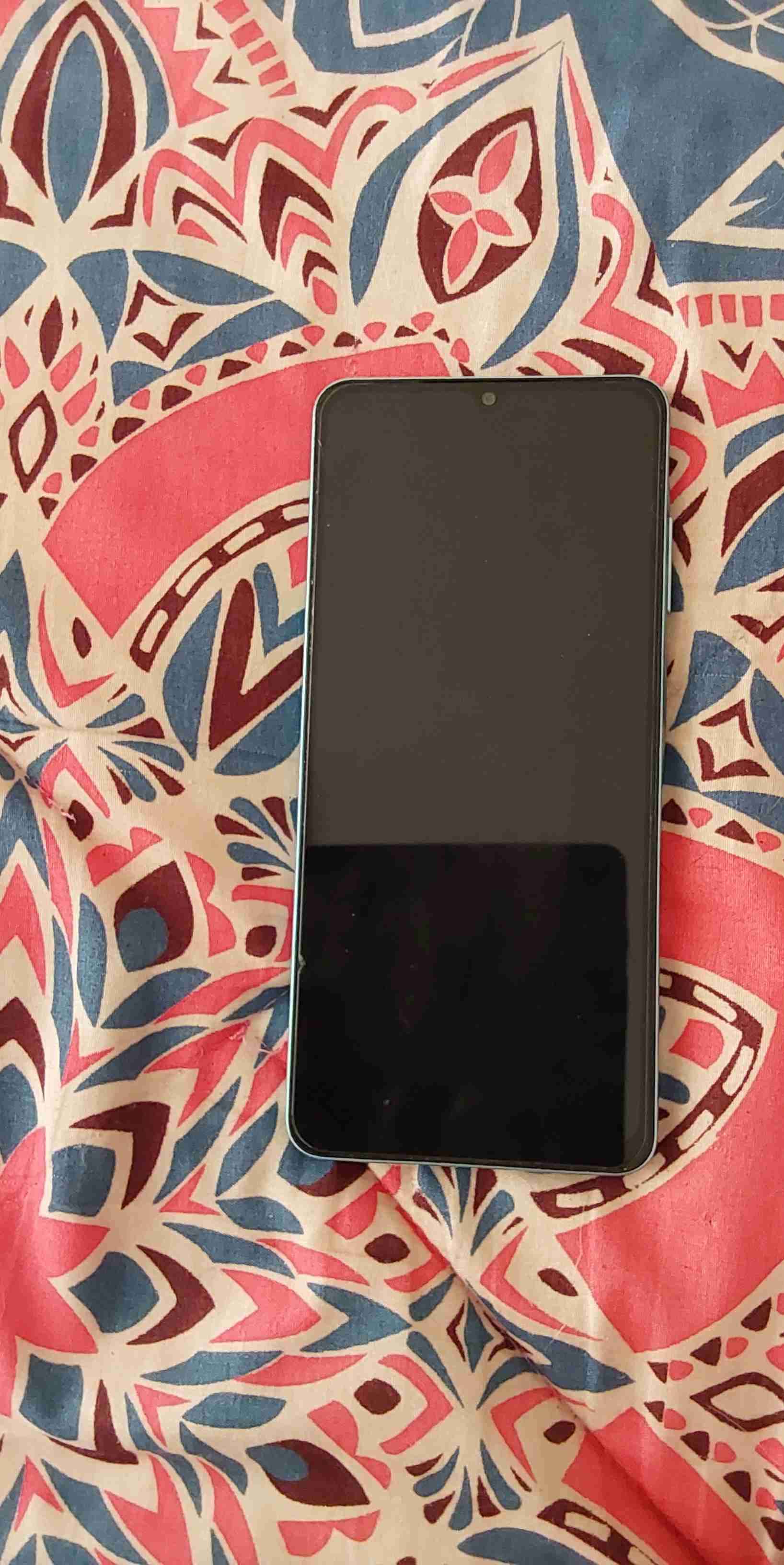 Teléfono smartphone con cable USB - miniatura 5