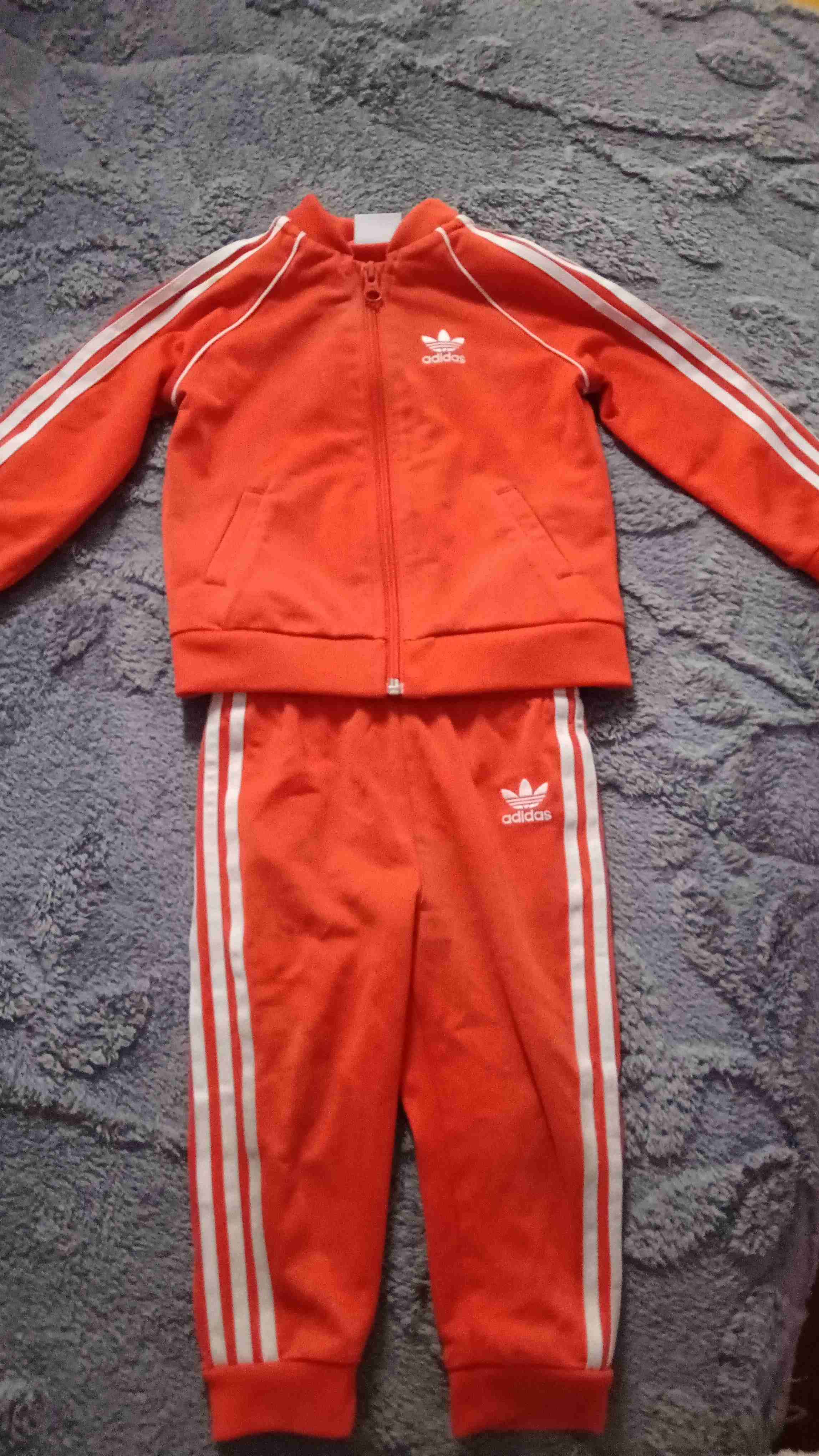 Conjunto deportivo niño naranja
