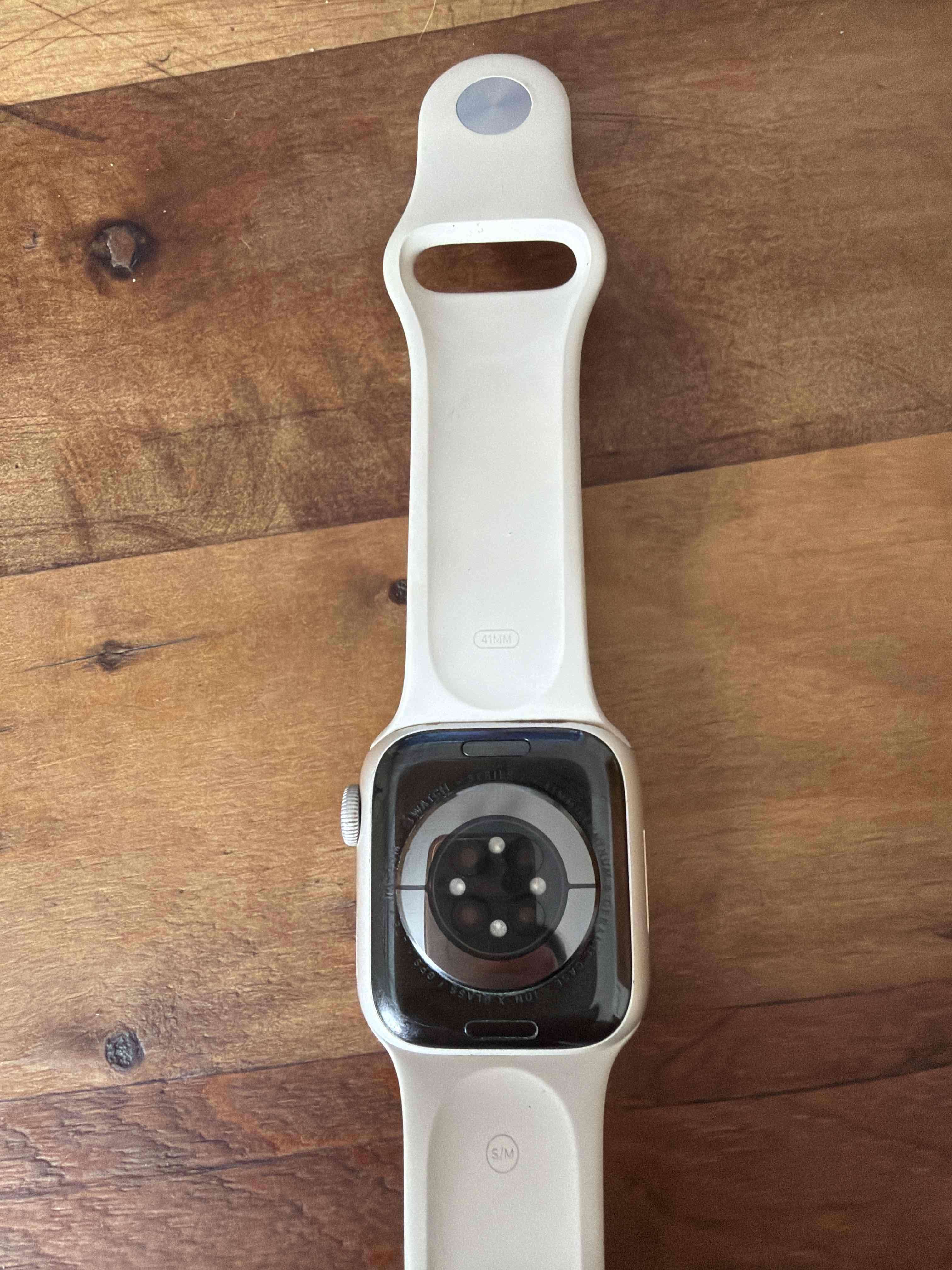 Reloj inteligente con correa beige - miniatura 4