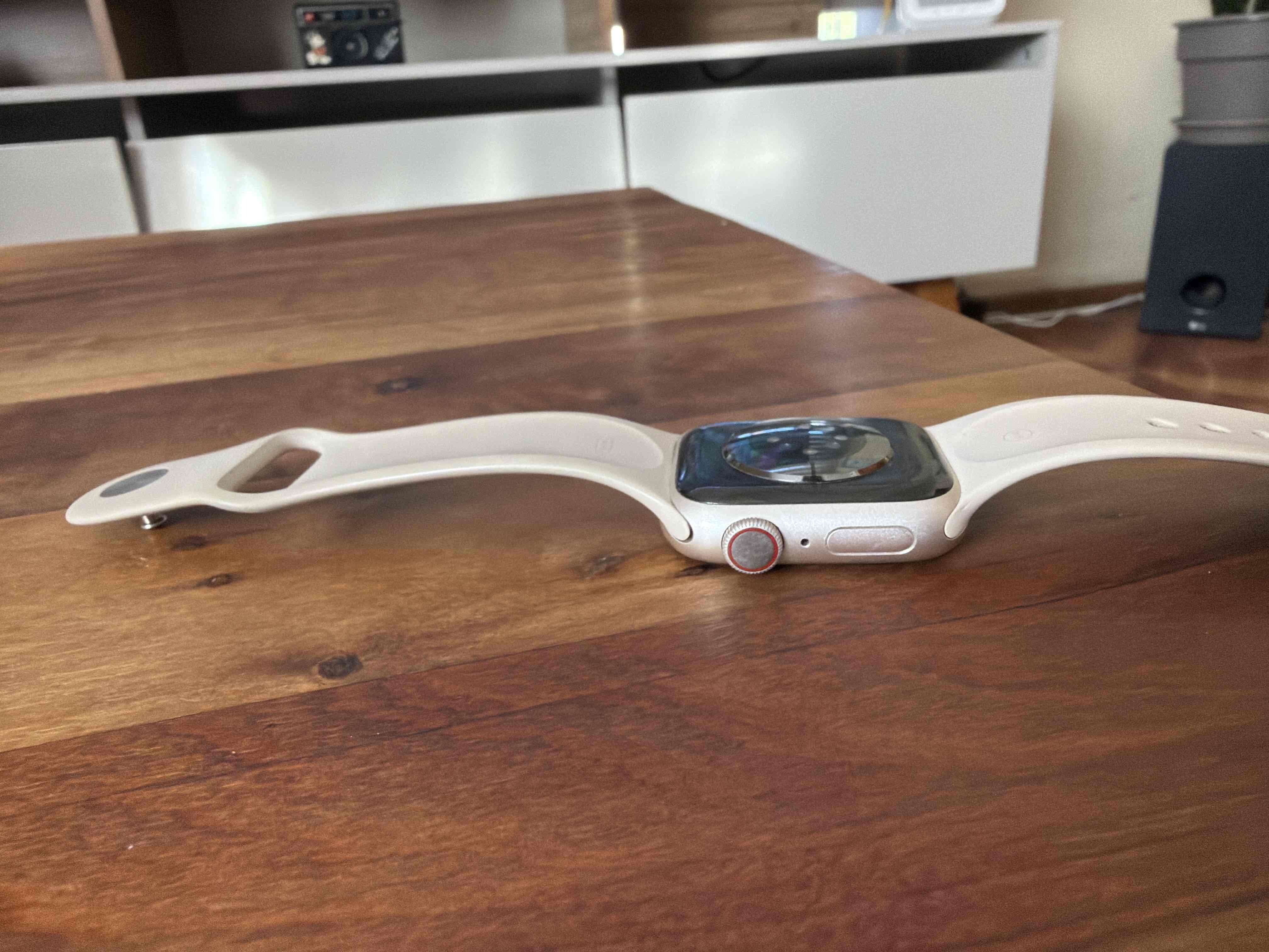 Reloj inteligente con correa beige - miniatura 5