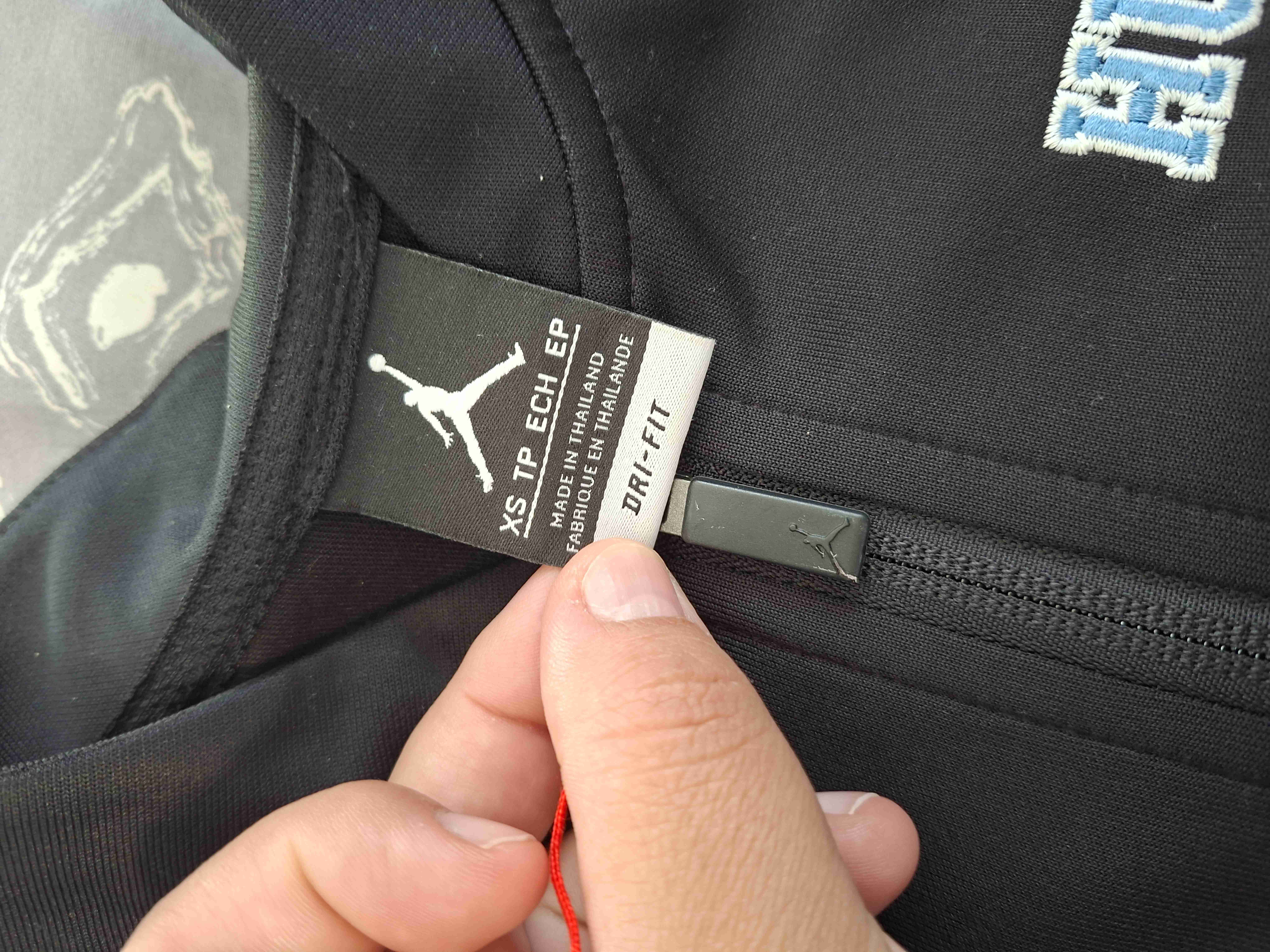 Chaqueta deportiva negra jordan - miniatura 3