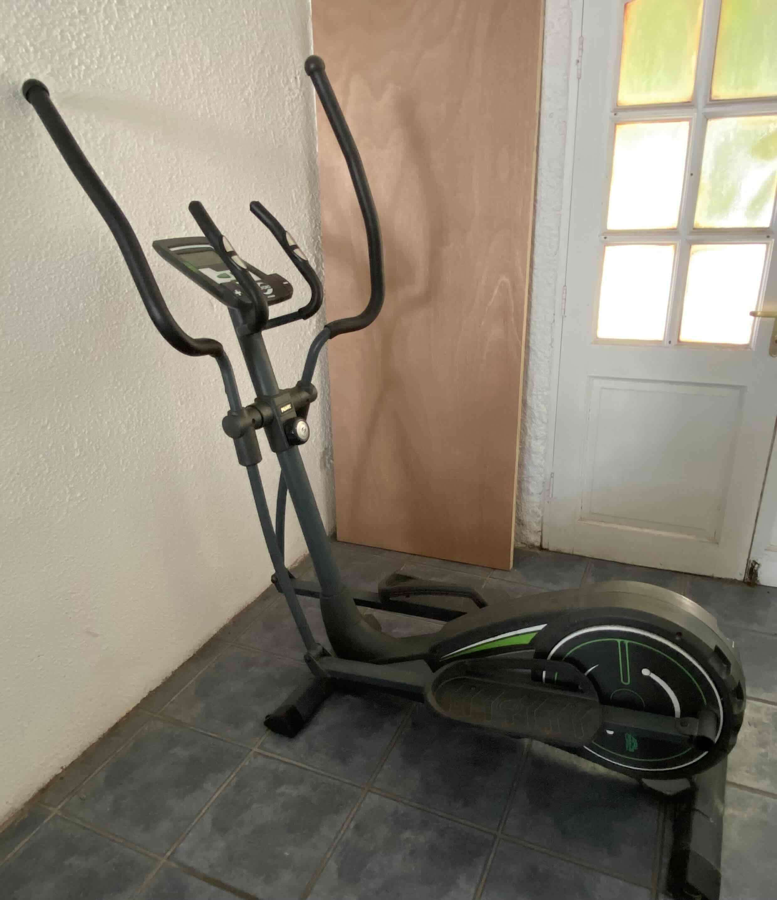 Bicicleta elíptica negra - miniatura 1