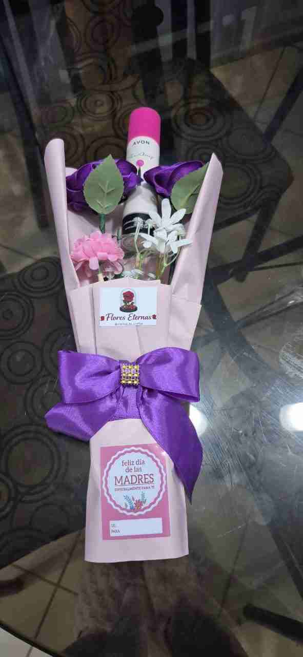 Set de regalo con oso y chocolates - miniatura 2