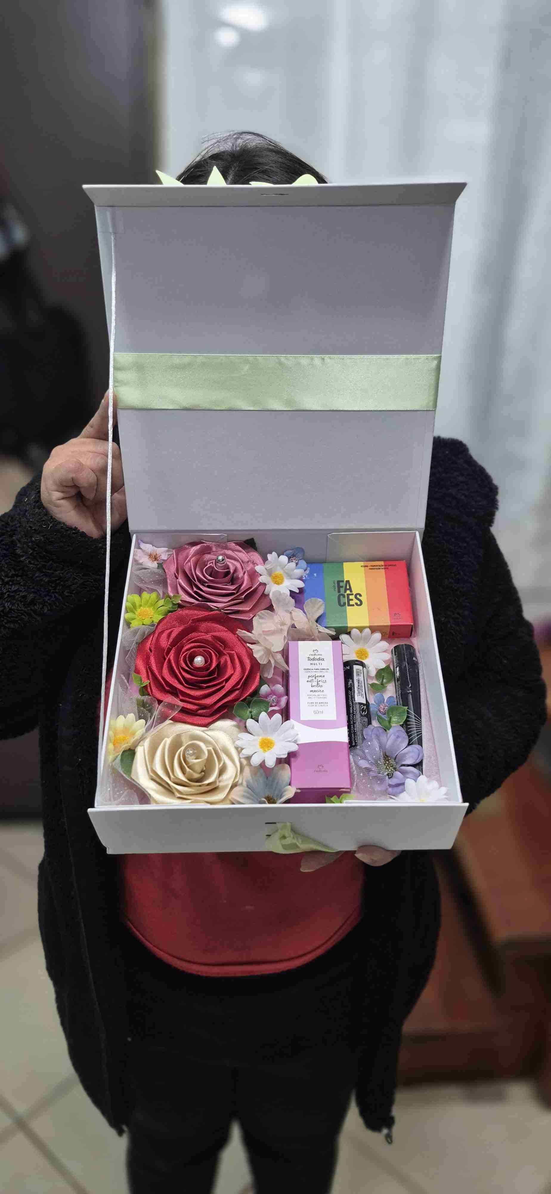 Set de regalo con oso y chocolates - miniatura 4