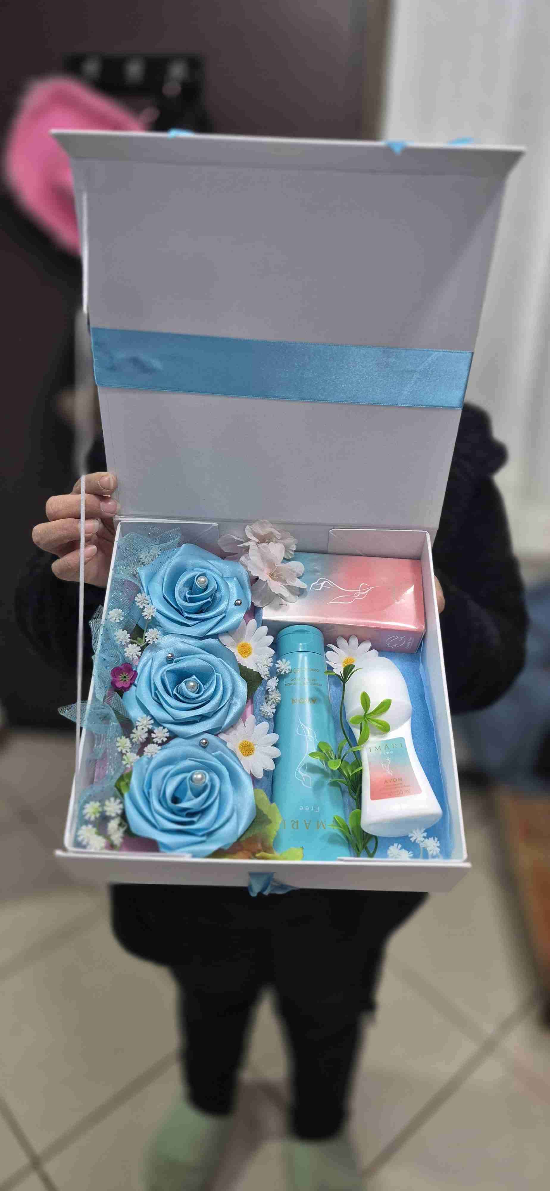 Set de regalo con oso y chocolates - miniatura 5