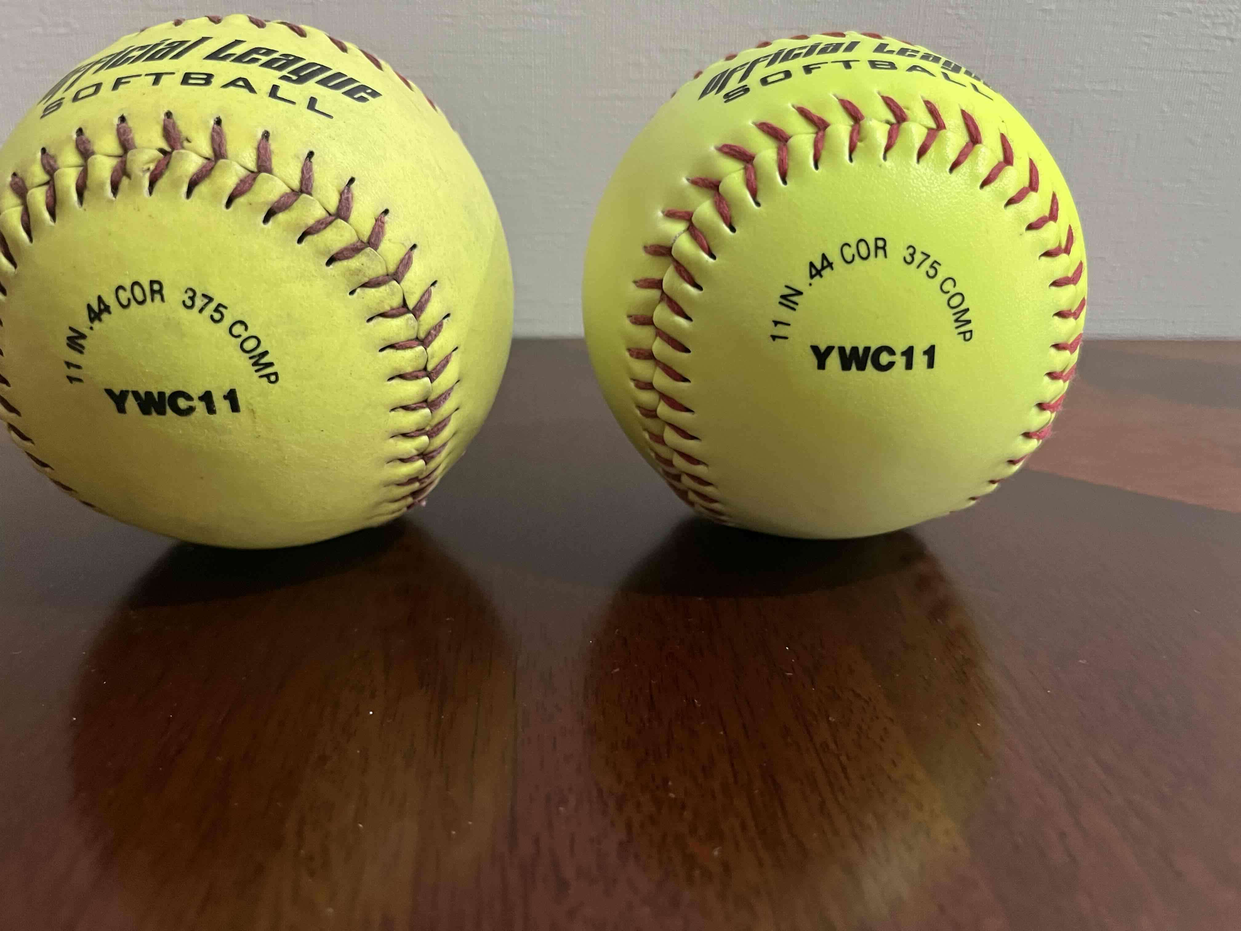 Pelotas de softball Oficiales - miniatura 2