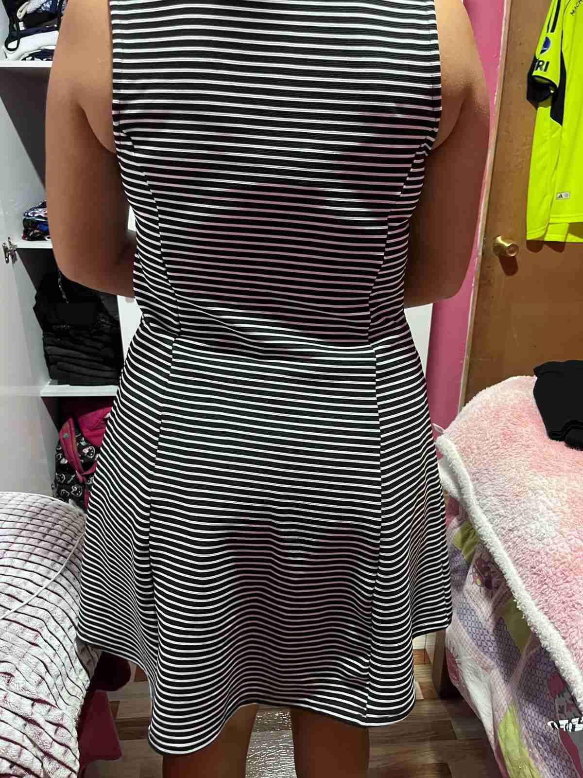 Vestido de rayas blanco y negro - miniatura 2