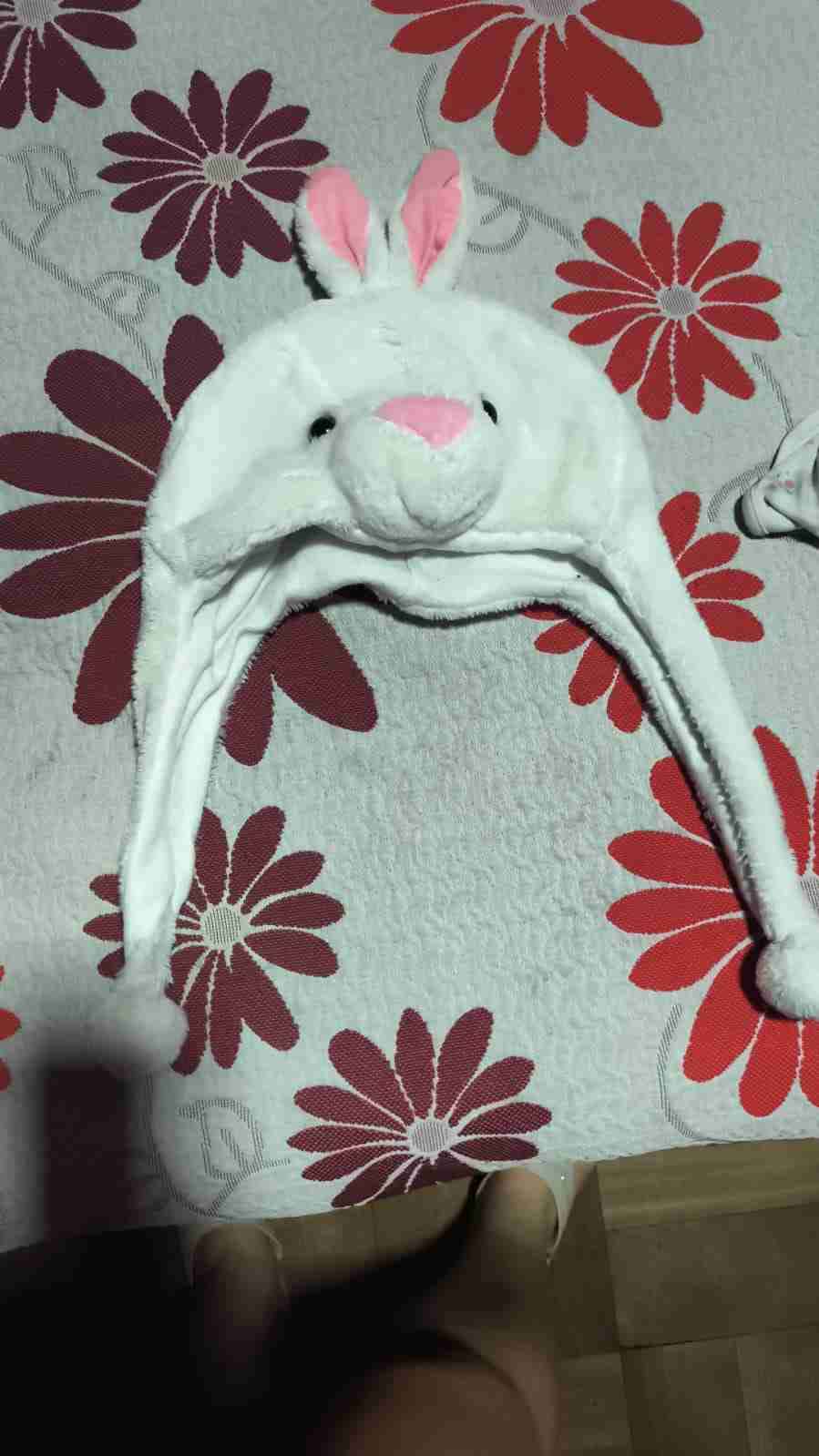 Gorro blanco con forma de conejo
