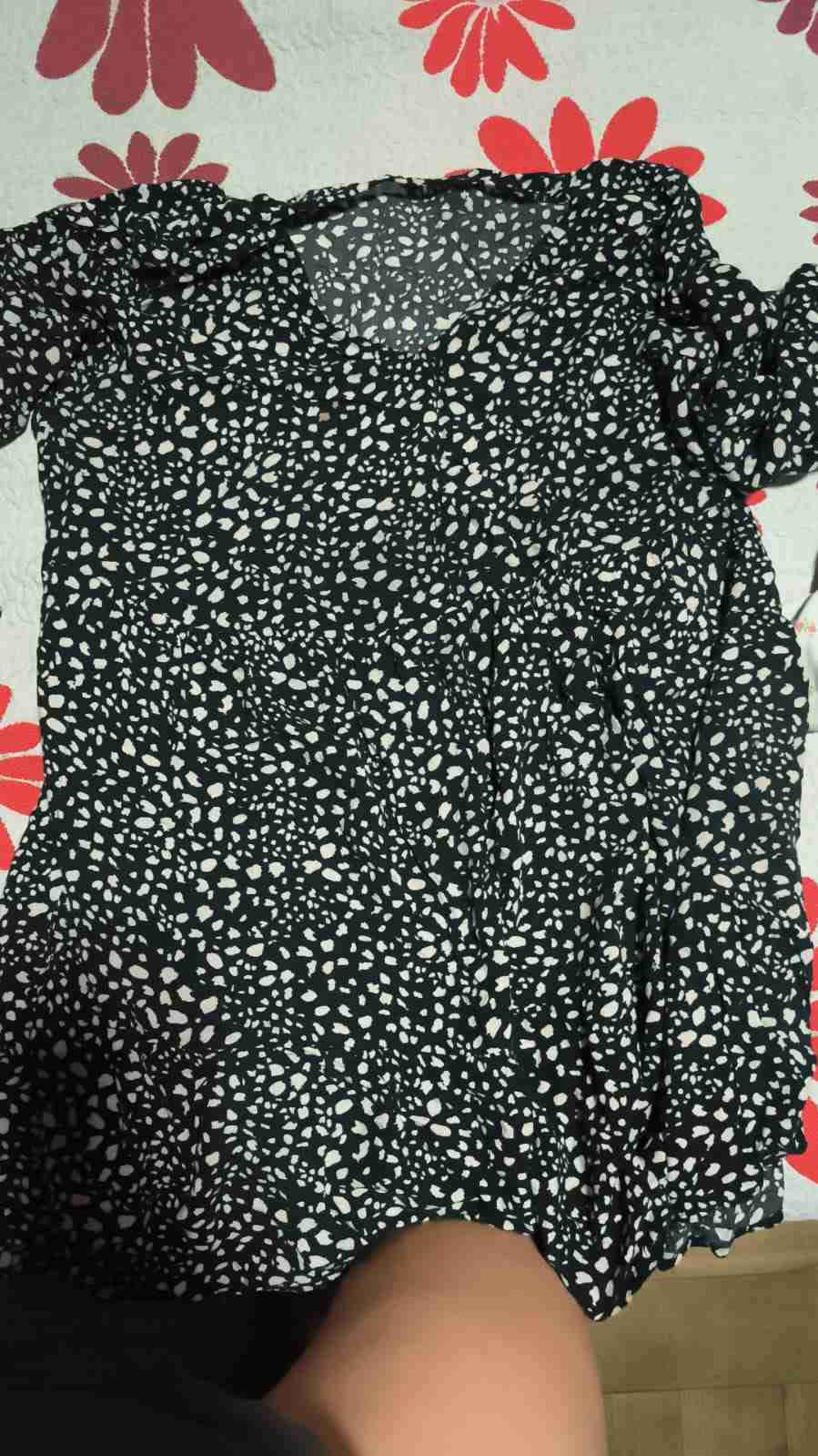 Vestido negro con estampado blanco