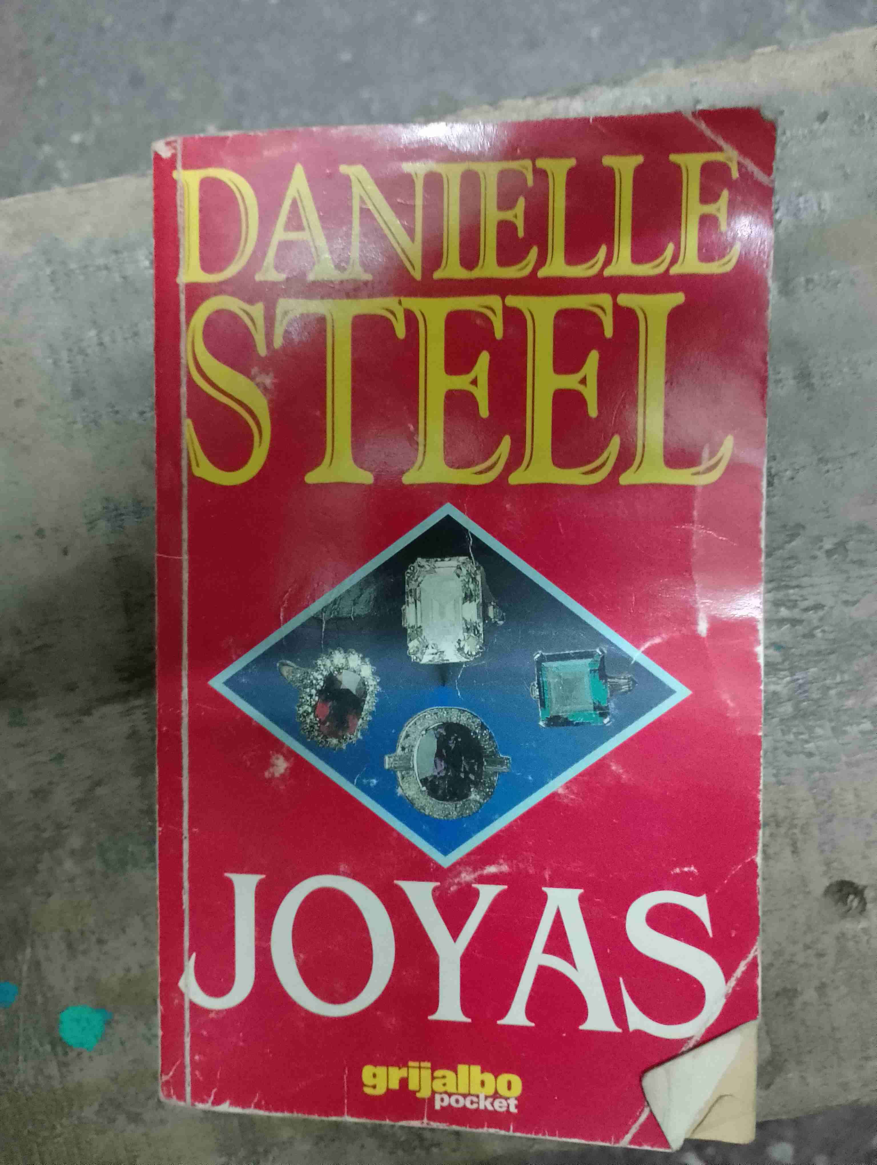 Libro 'Joyas' de Danielle Steel - miniatura 1