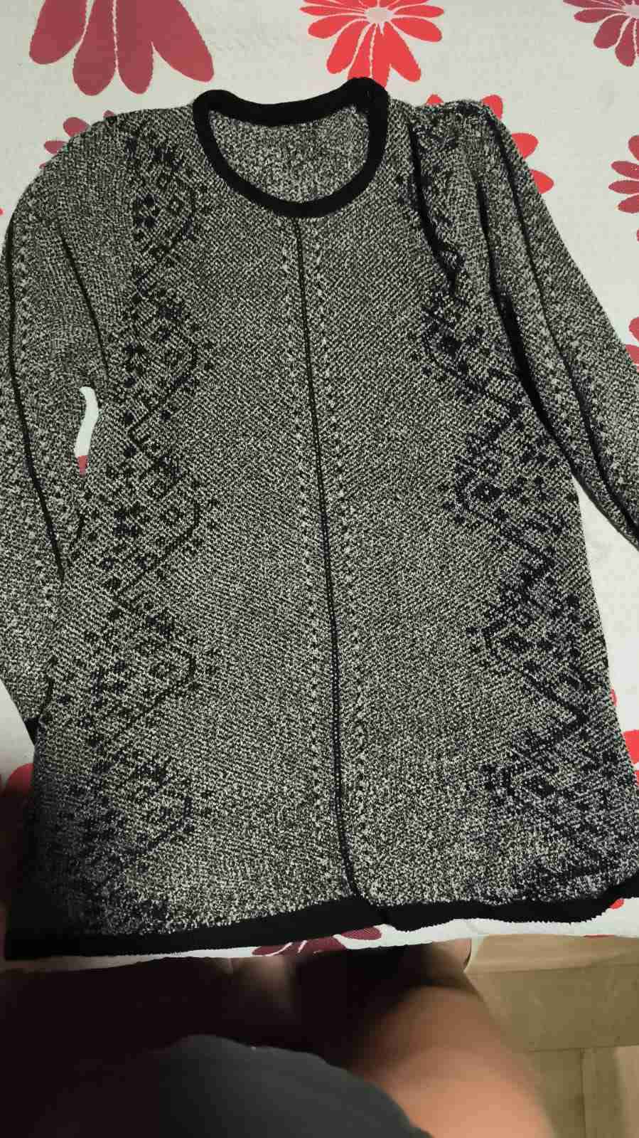 Chaleco abierto negro y gris
