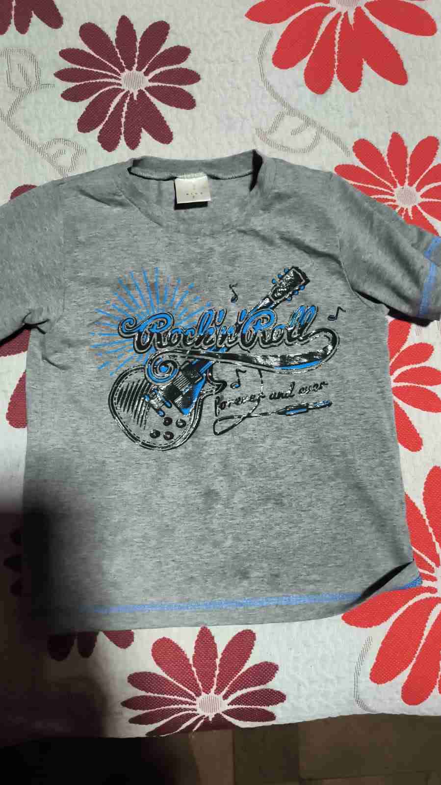 Polera gris de rock infantil