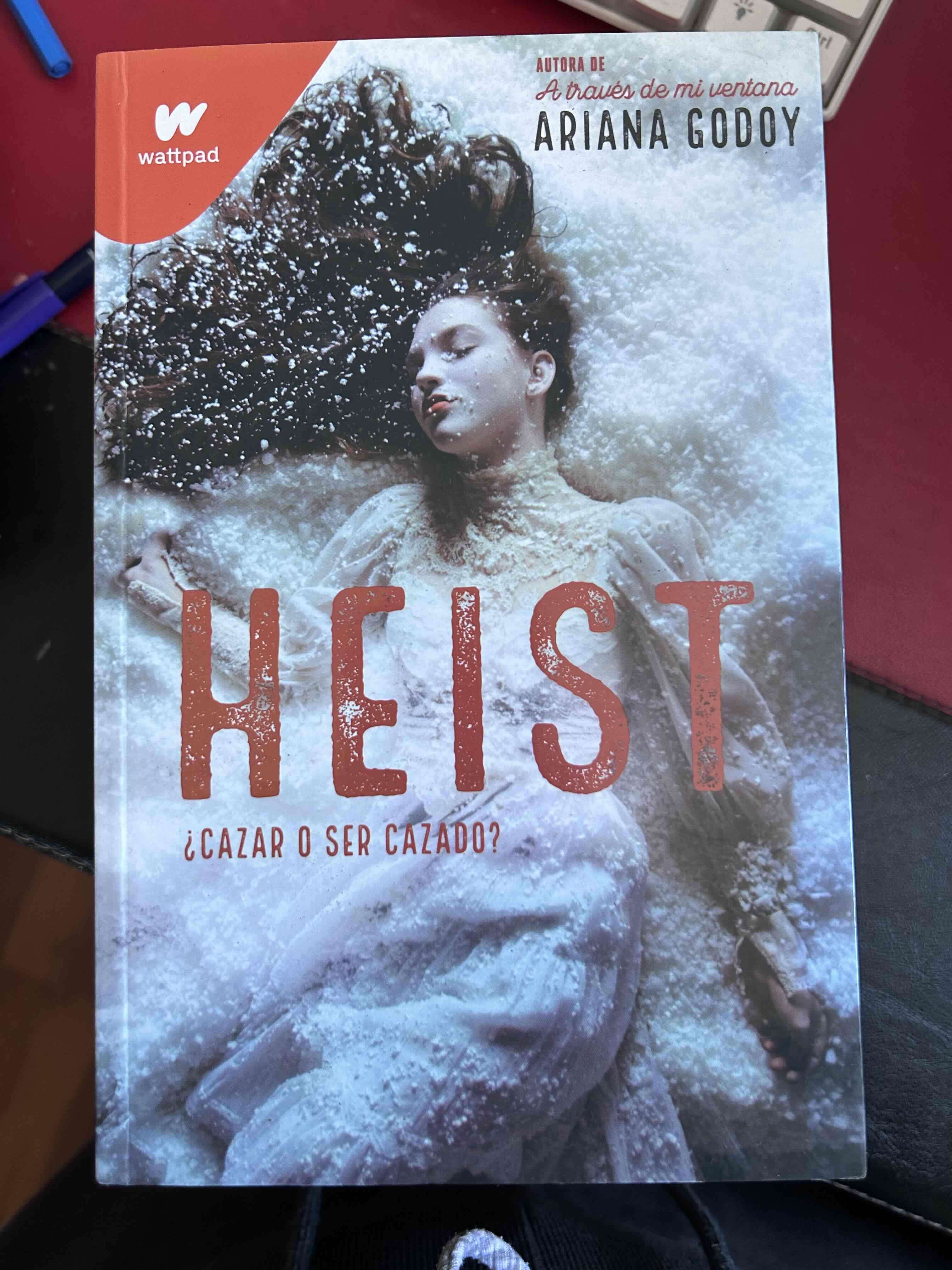 Libro Heist de Ariana Godoy