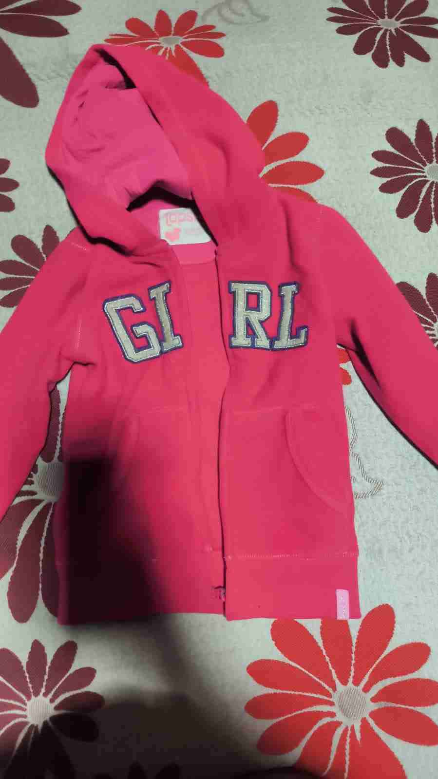 Polerón rosado con capucha para niña