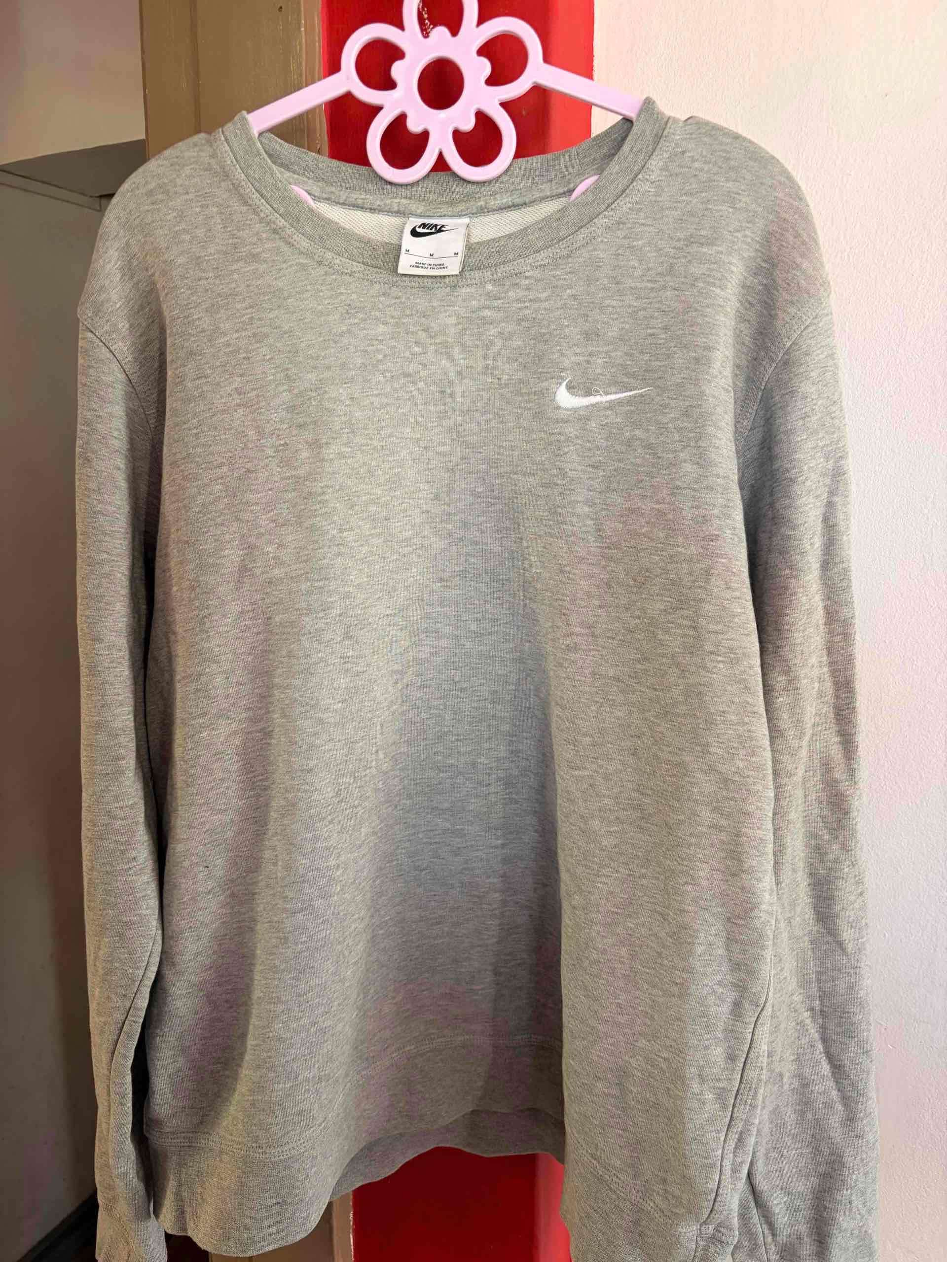Polerón gris Nike unisex