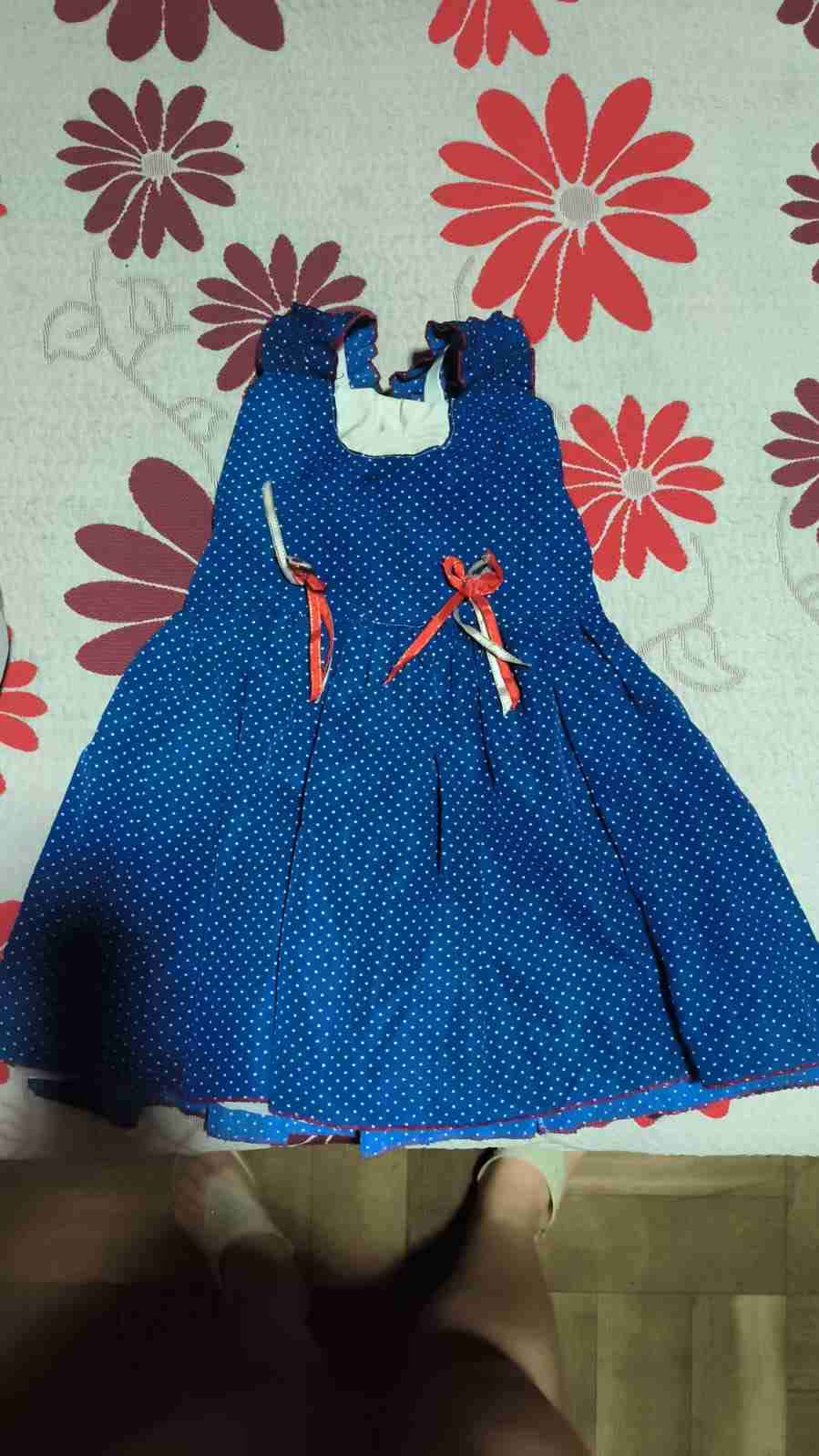 Vestido azul de lunares