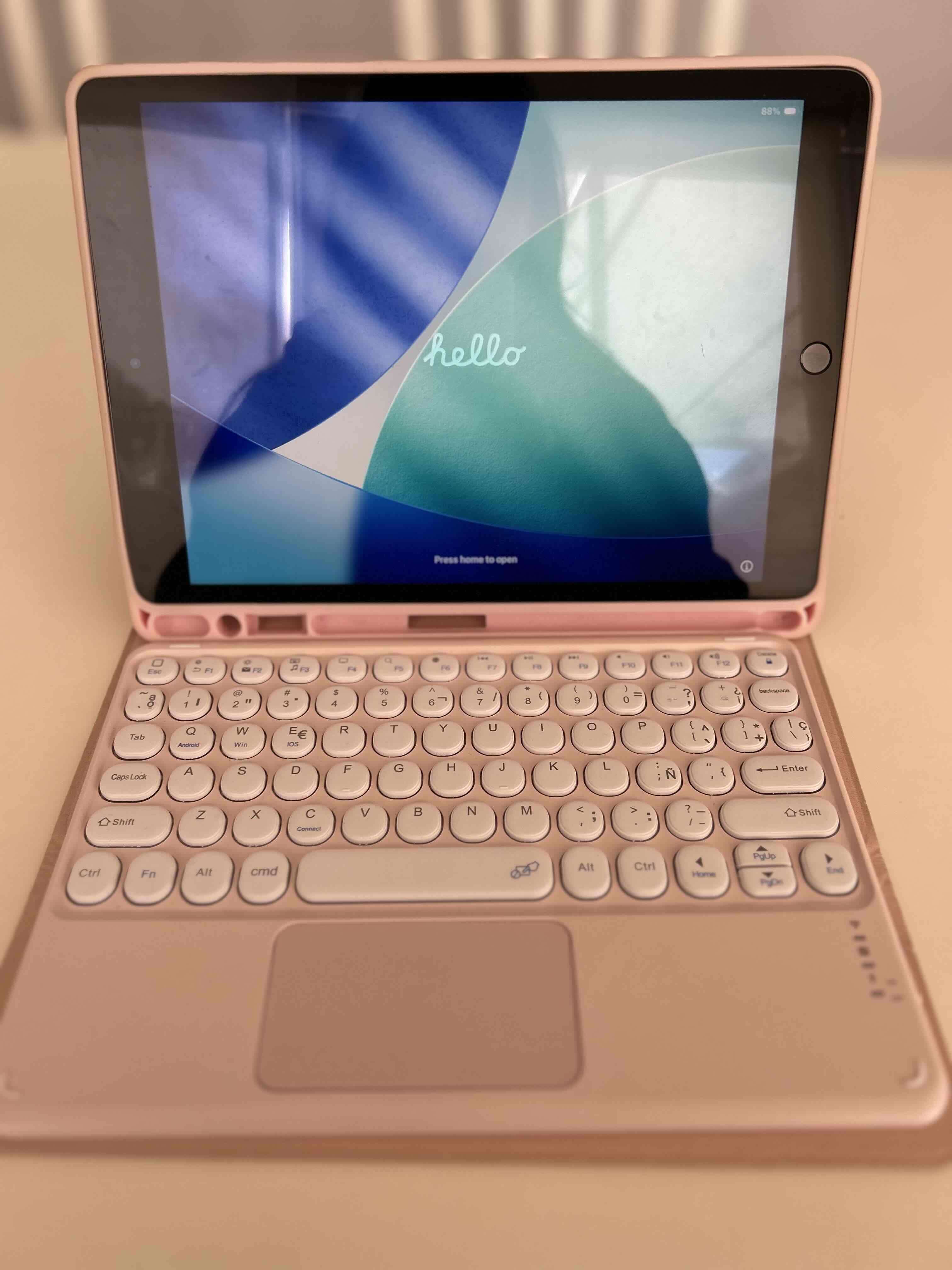 iPad 9na generación con teclado rosa - miniatura 1