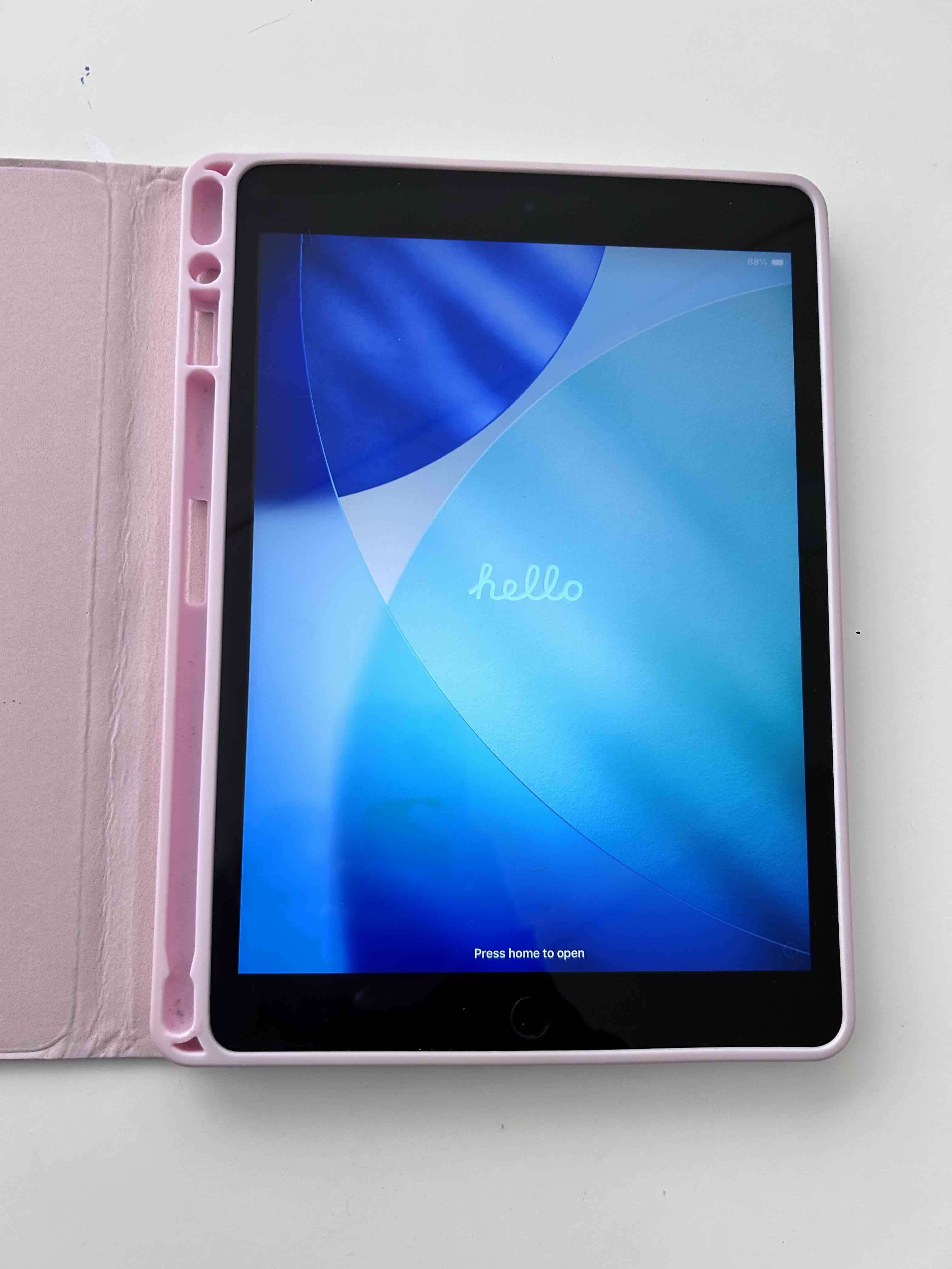 iPad 9na generación con teclado rosa - miniatura 2
