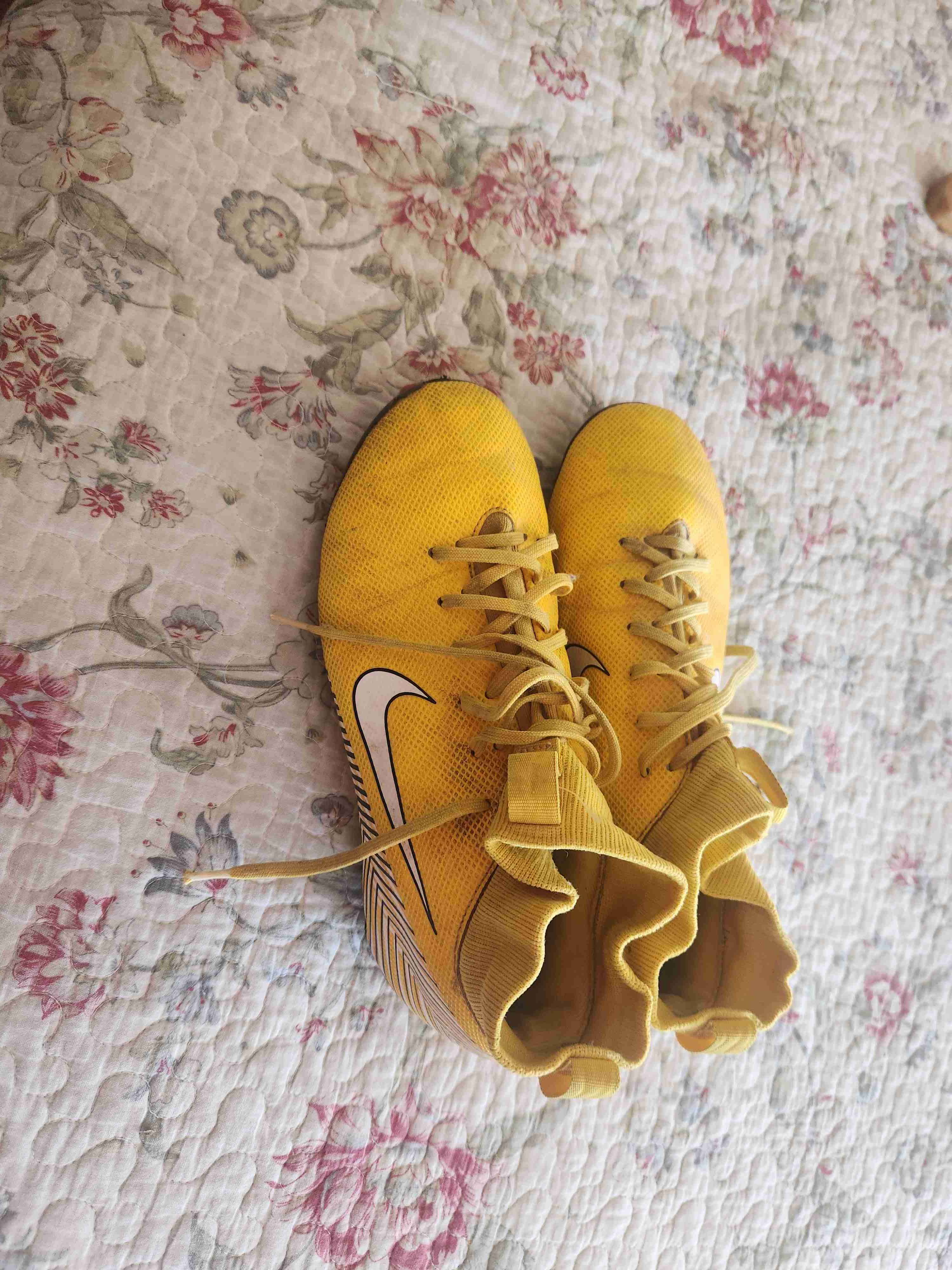 Zapatillas deportivas amarillas - miniatura 1