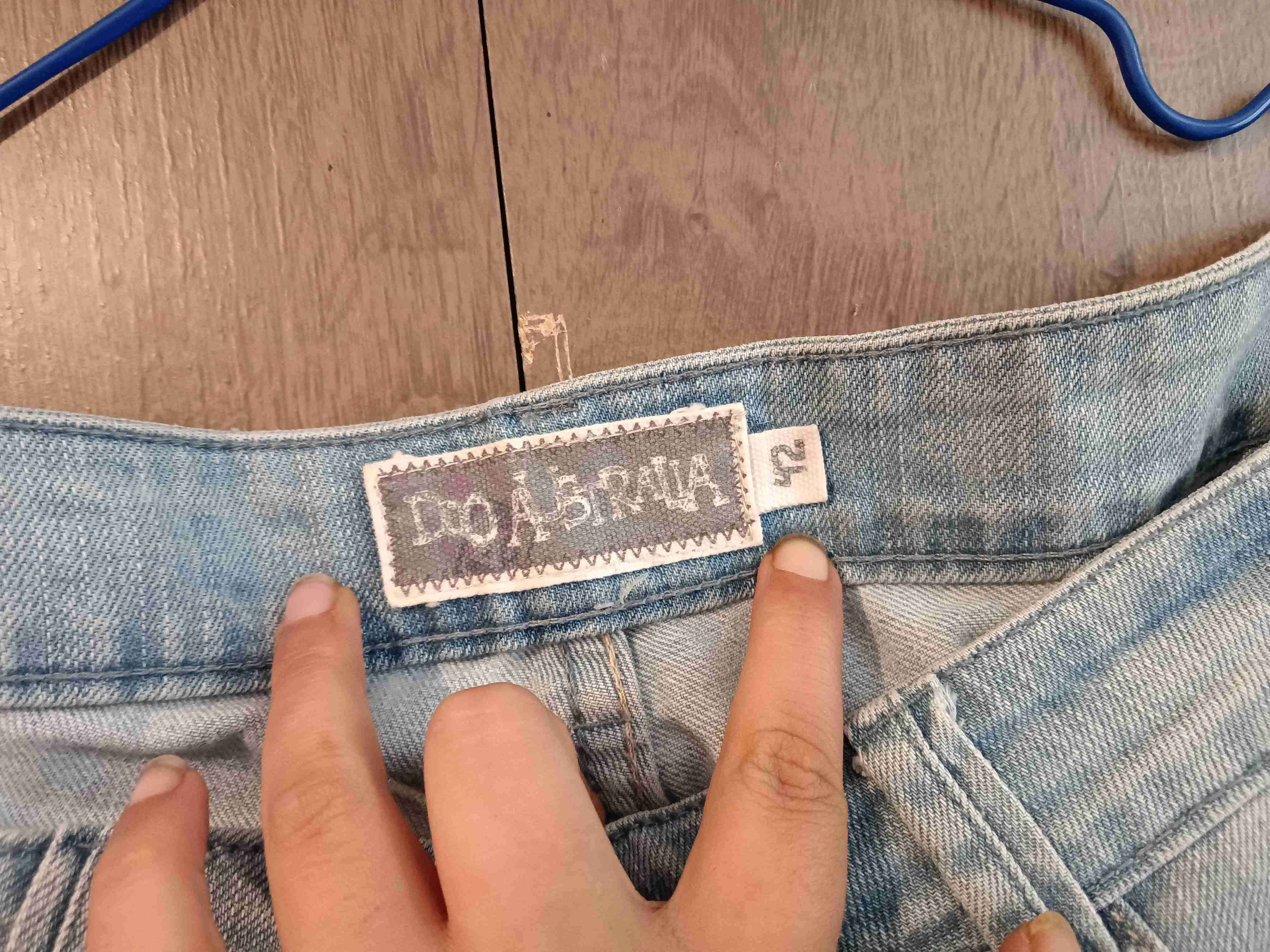 Jeans celestes desgastados - miniatura 2