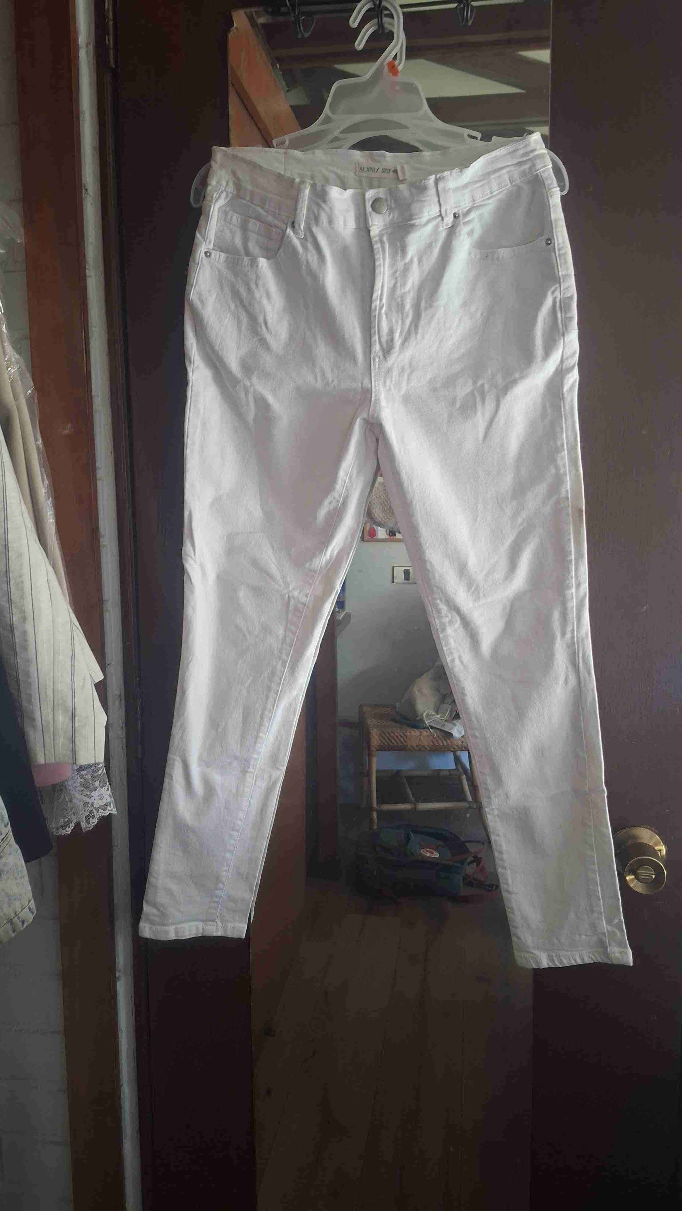 Pantalón blanco de mezclilla - miniatura 1