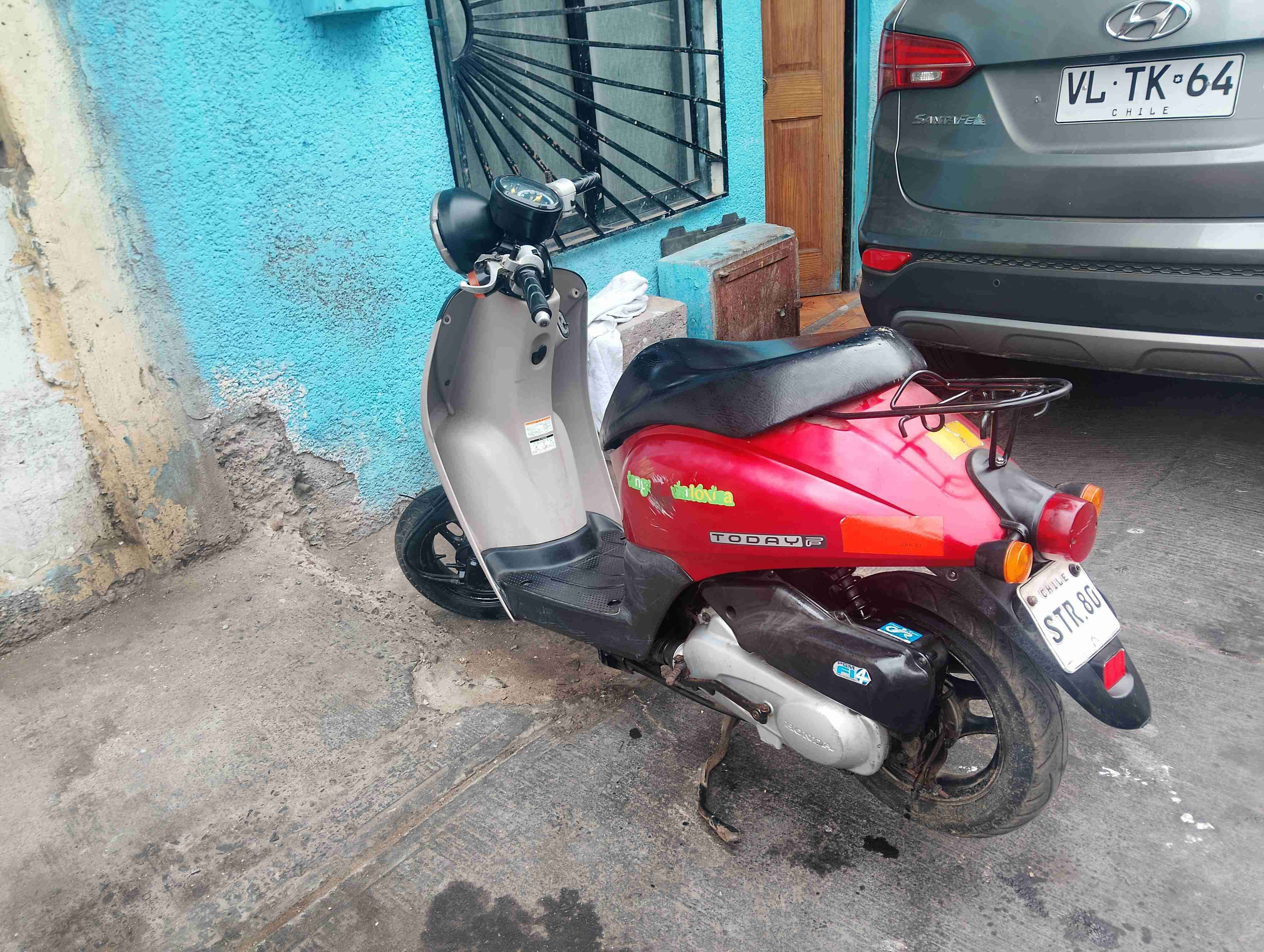 Scooter roja Honda Today 50cc - miniatura 1