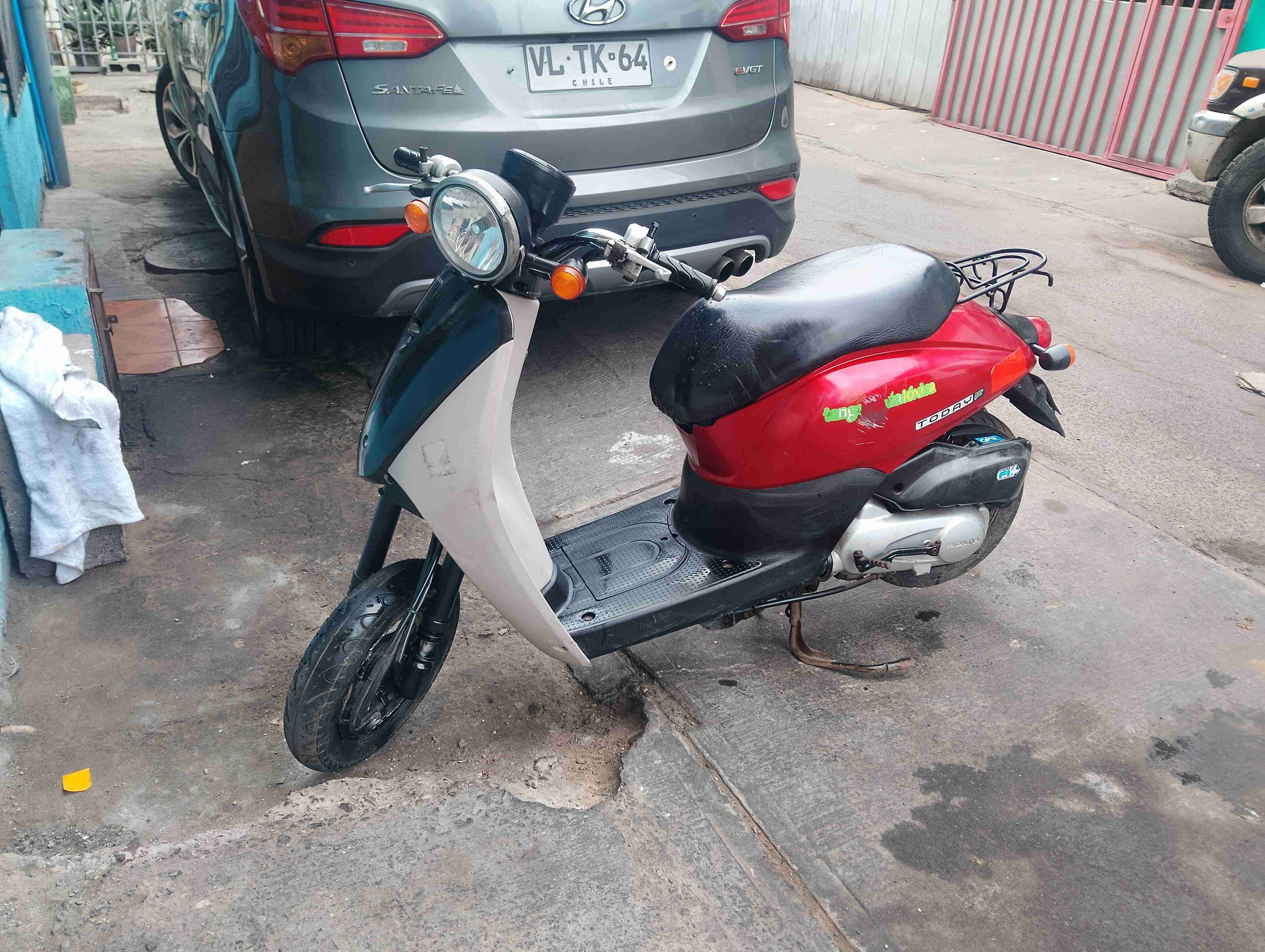 Scooter roja Honda Today 50cc - miniatura 2