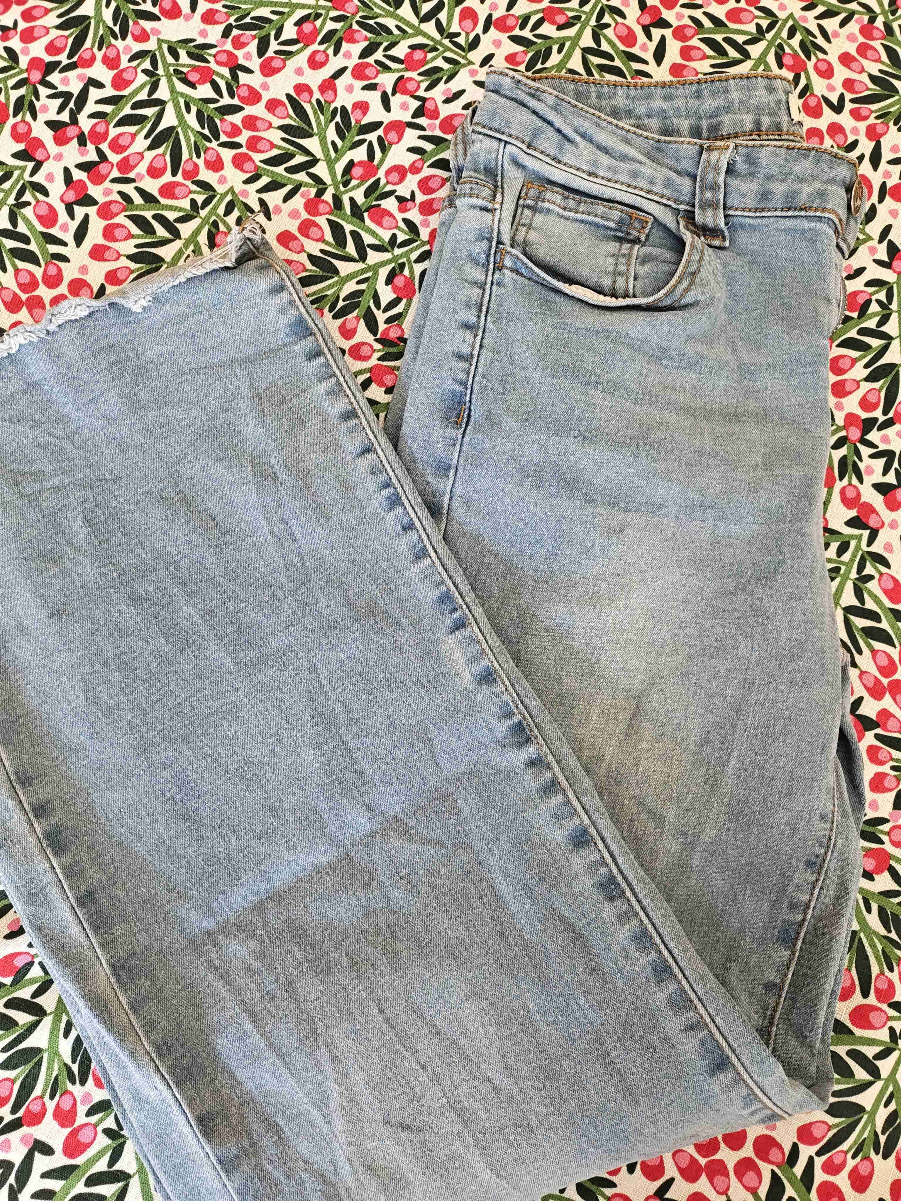 Jeans celestes con detalles desgastados (Talla 16) - miniatura 2