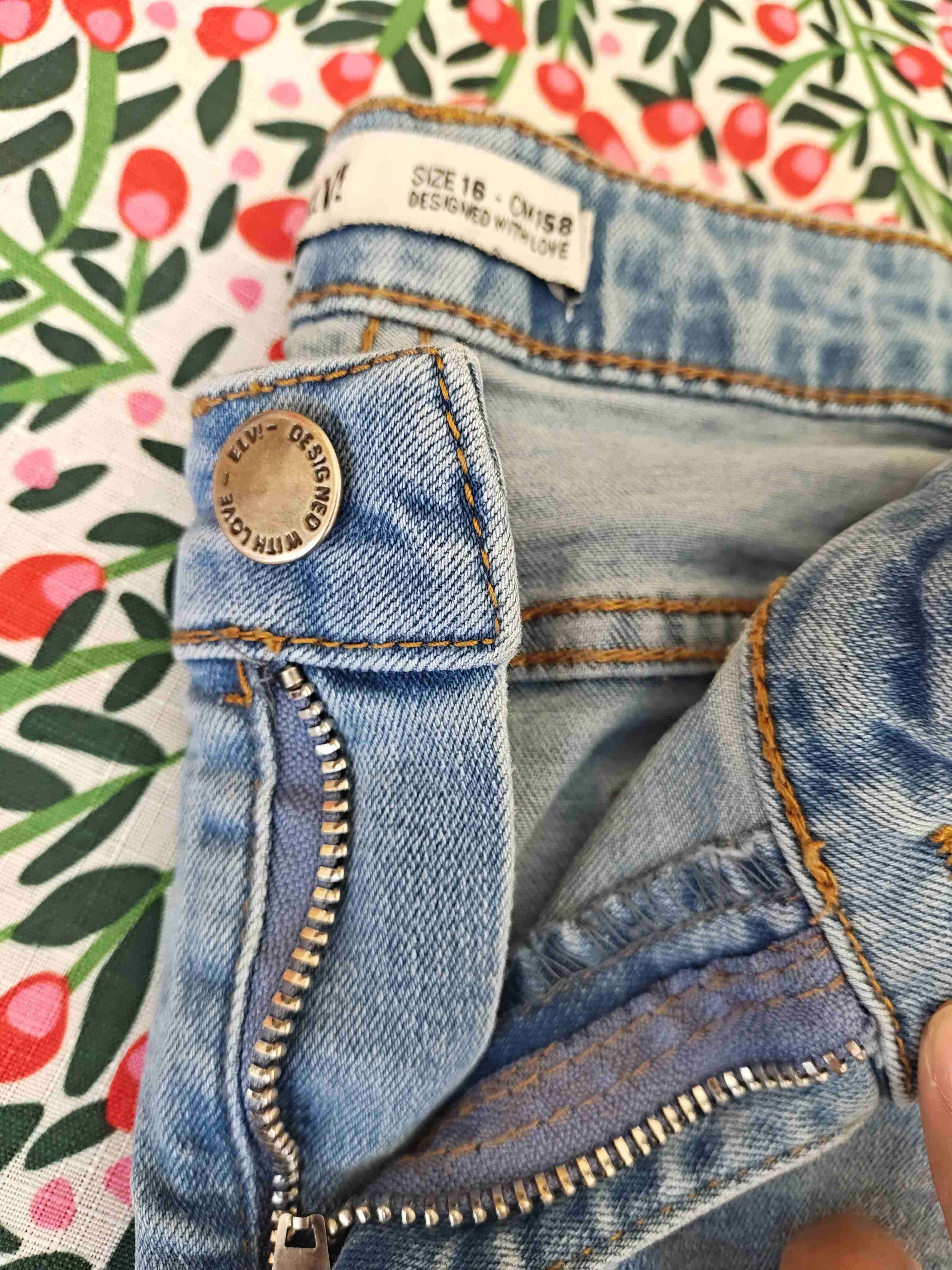 Jeans celestes con detalles desgastados (Talla 16) - miniatura 3