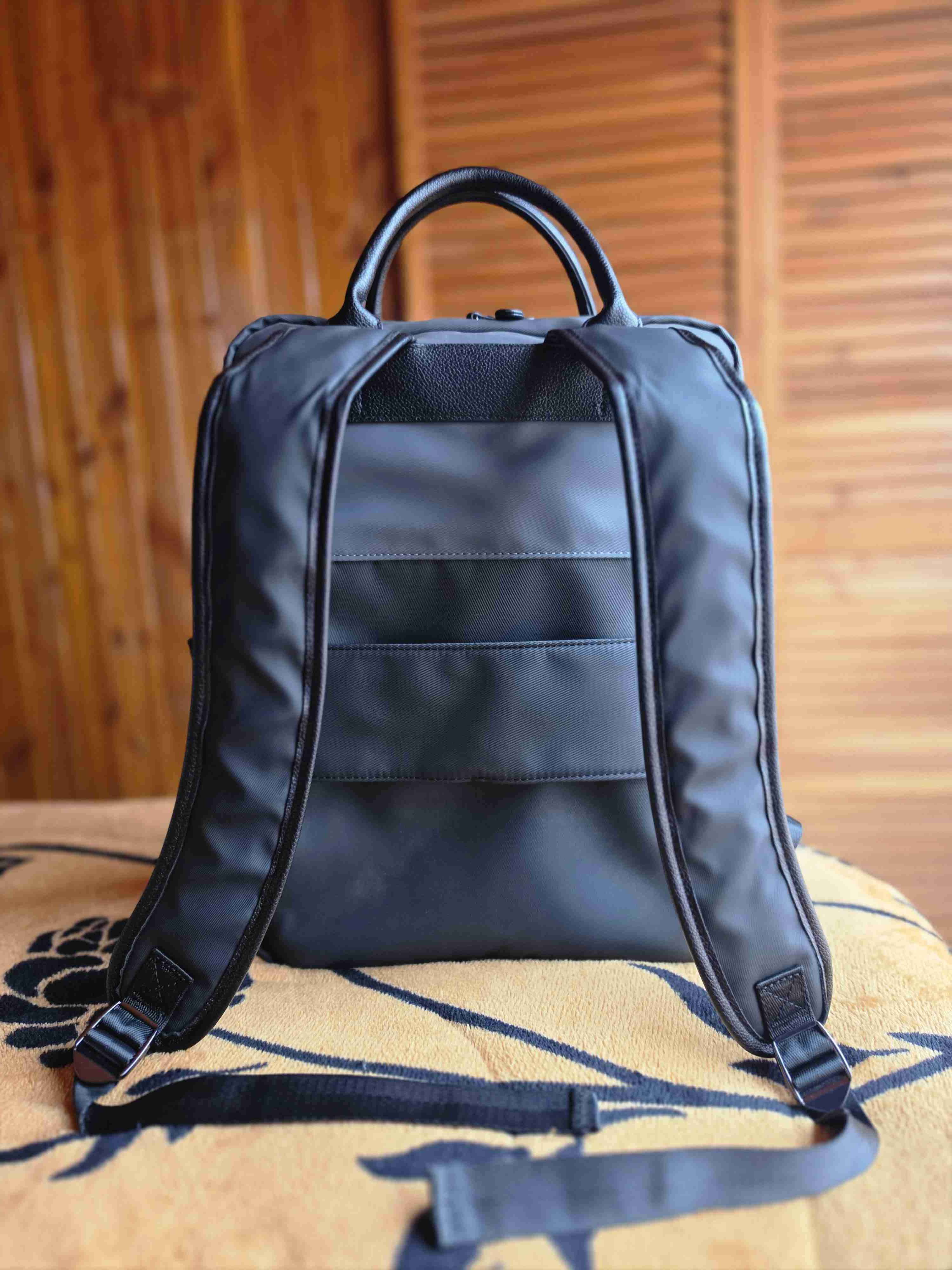 Mochila gris azulada estilo moderno - miniatura 2