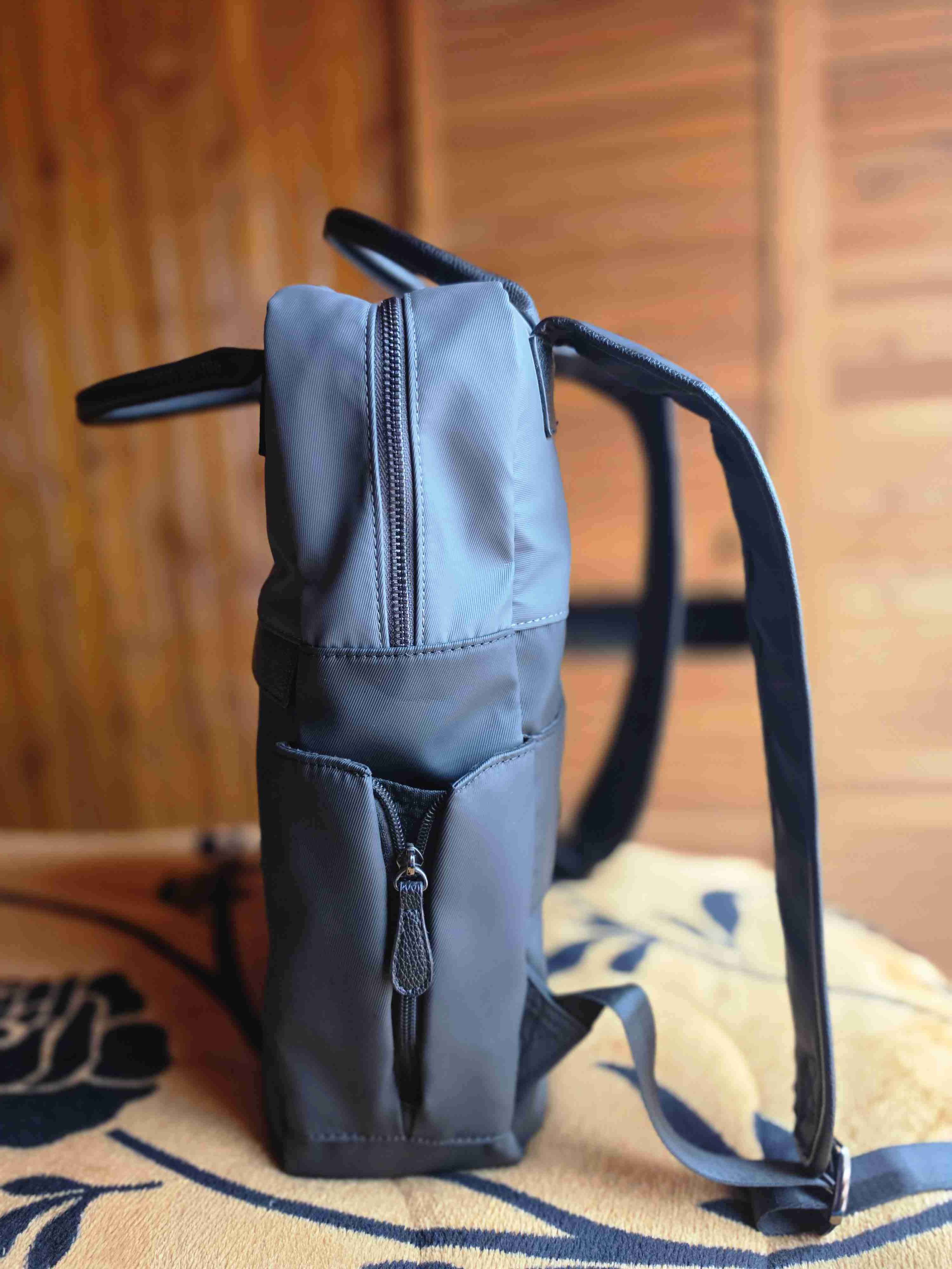 Mochila gris azulada estilo moderno - miniatura 3