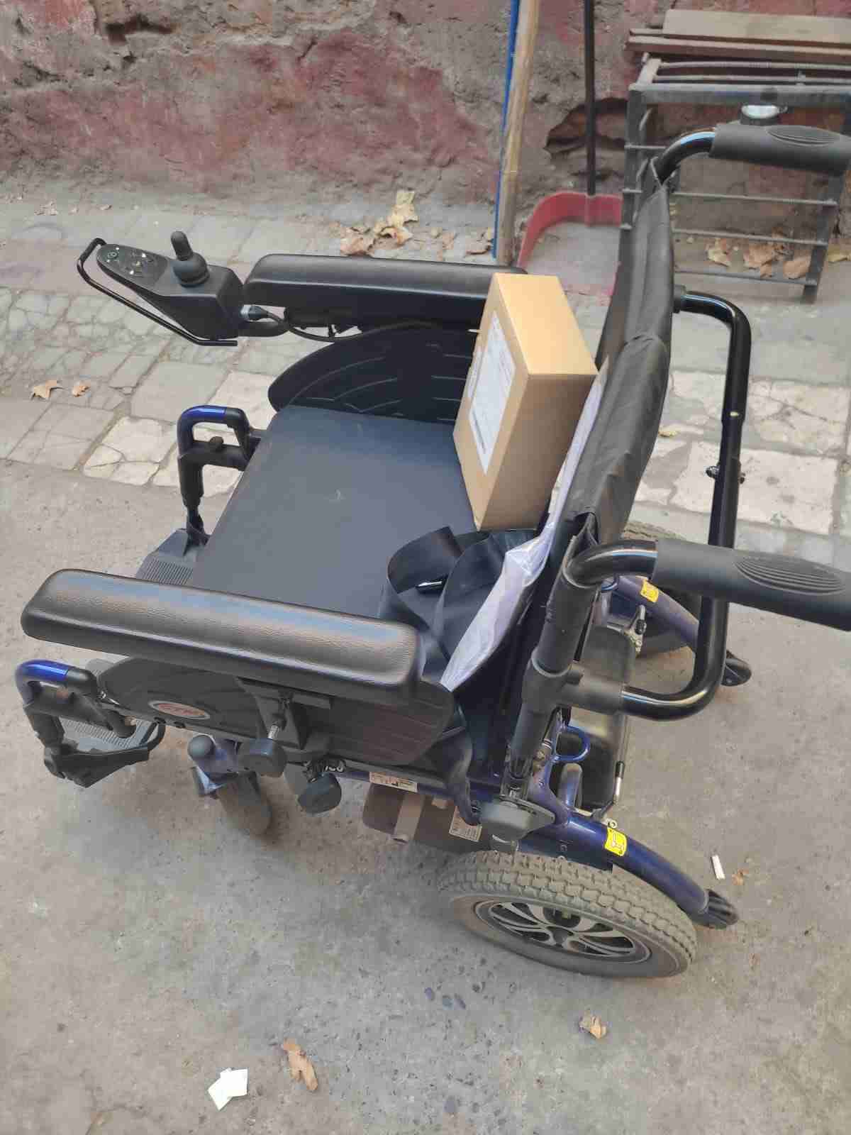 Silla de ruedas eléctrica usada - miniatura 4