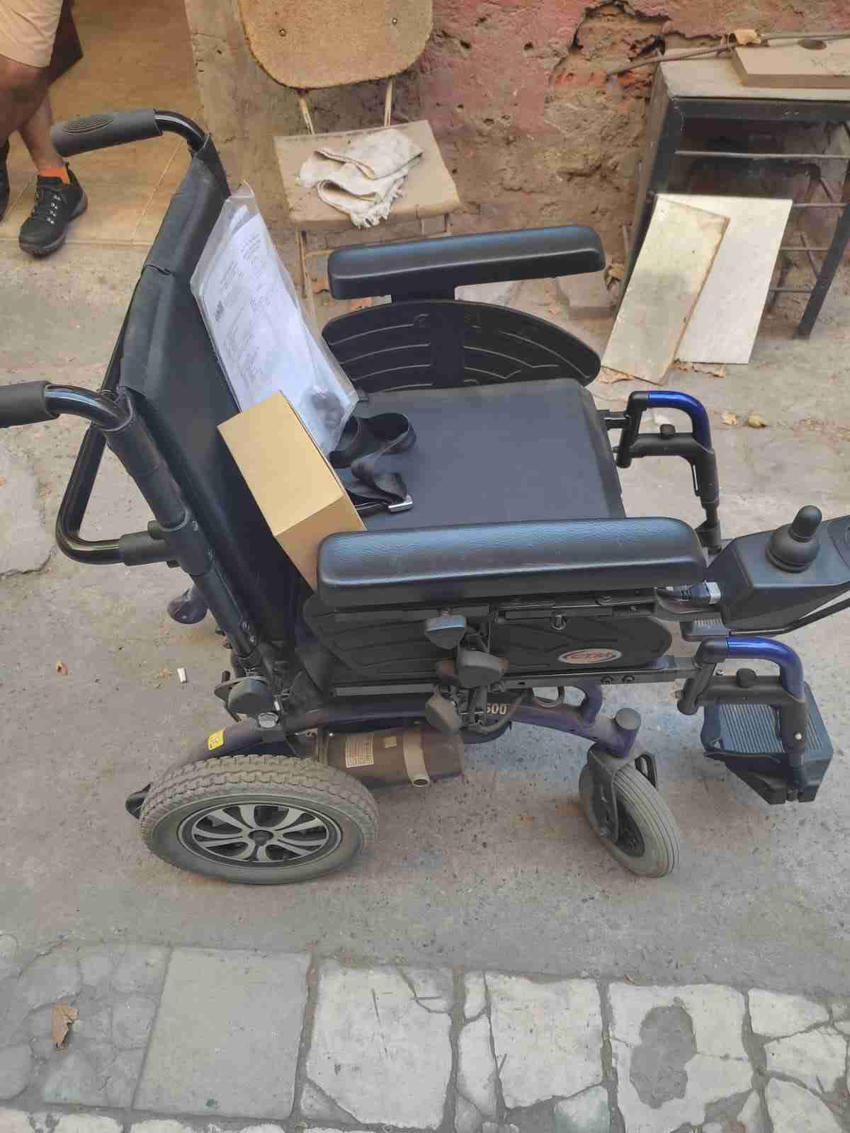 Silla de ruedas eléctrica usada - miniatura 5