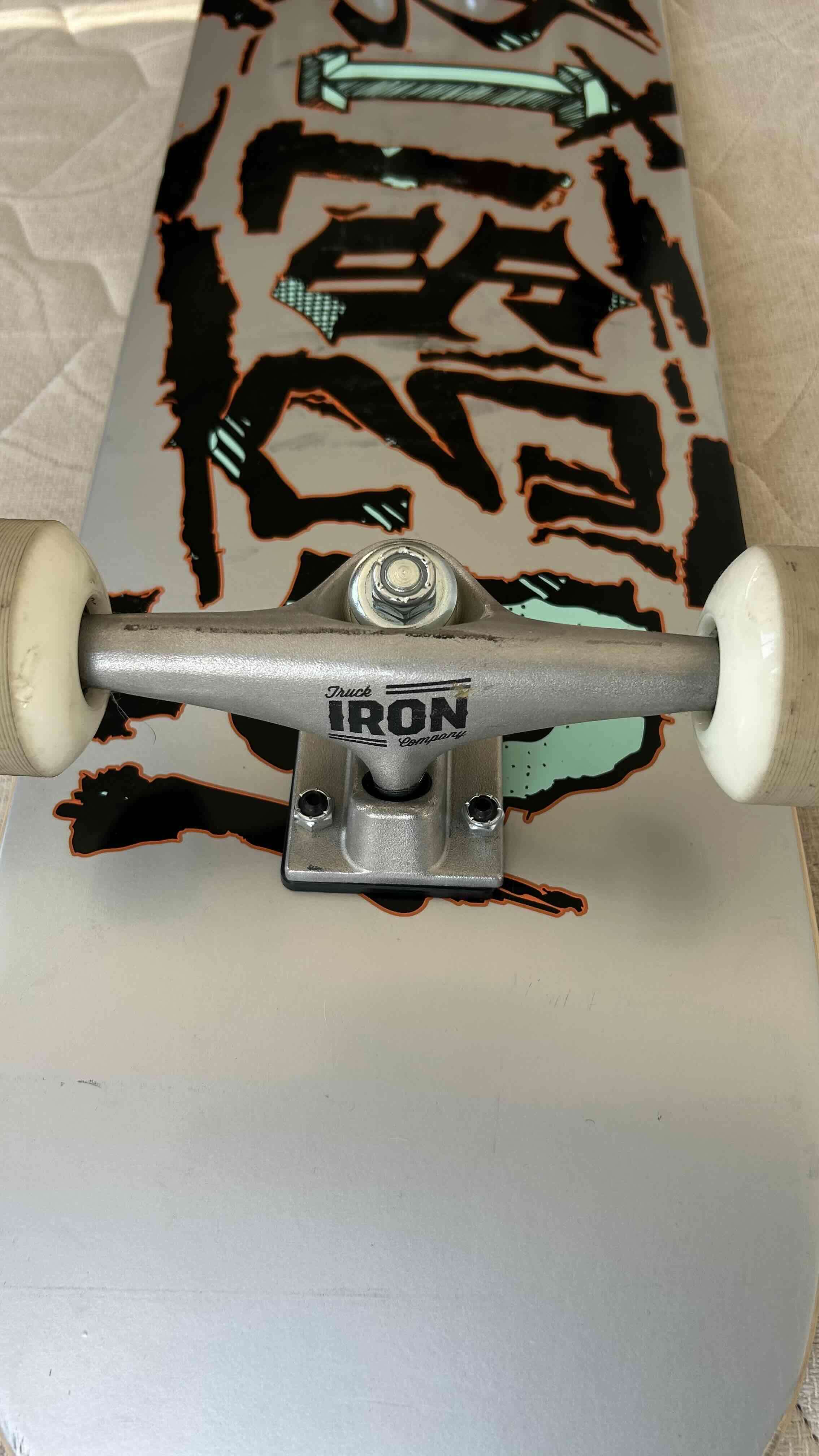 Patineta skate diseño gráfico - miniatura 3