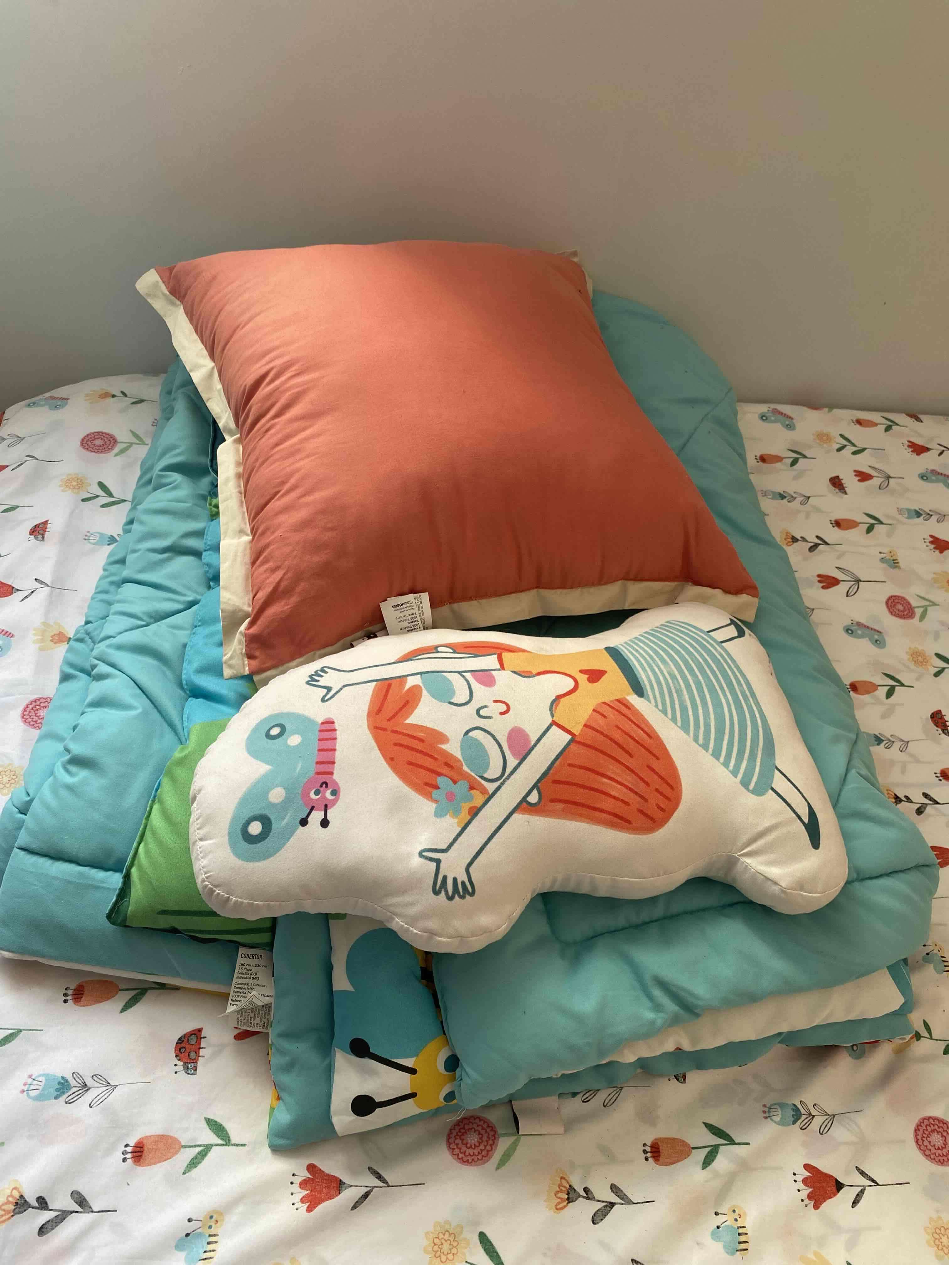 Cama individual con ropa de cama infantil - miniatura 2