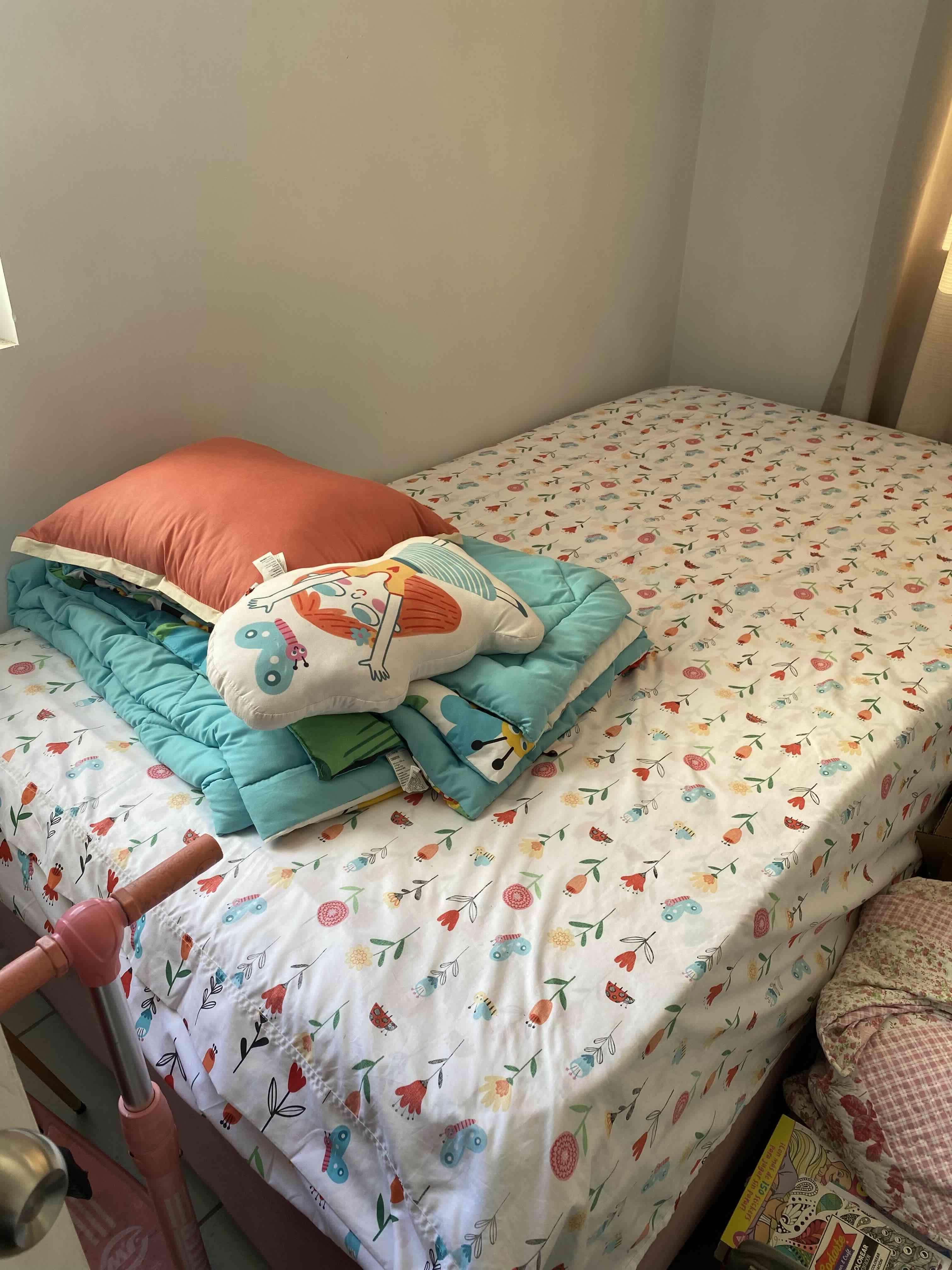 Cama individual con ropa de cama infantil - miniatura 3