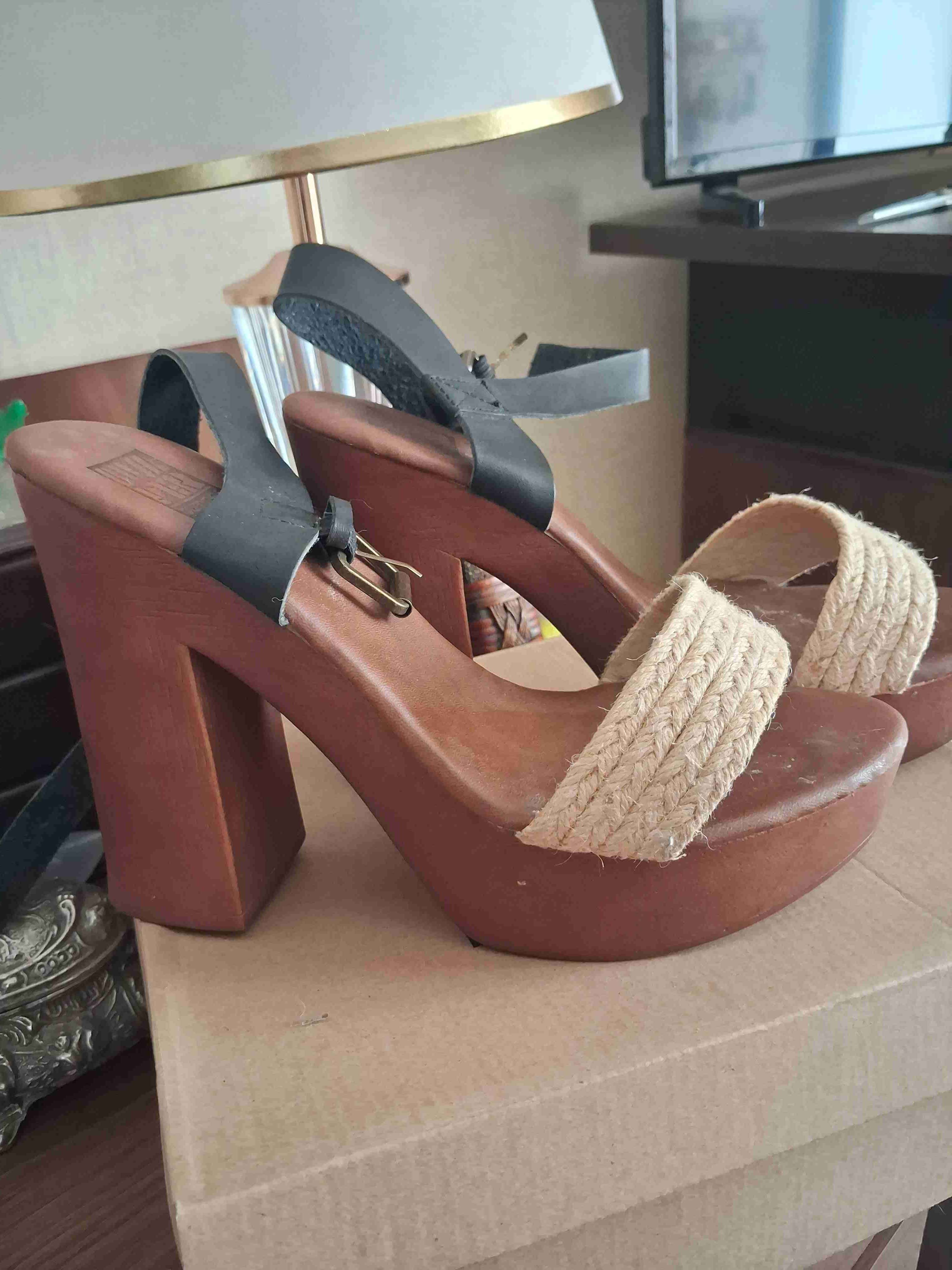 Sandalias con tacón altas de madera - miniatura 2