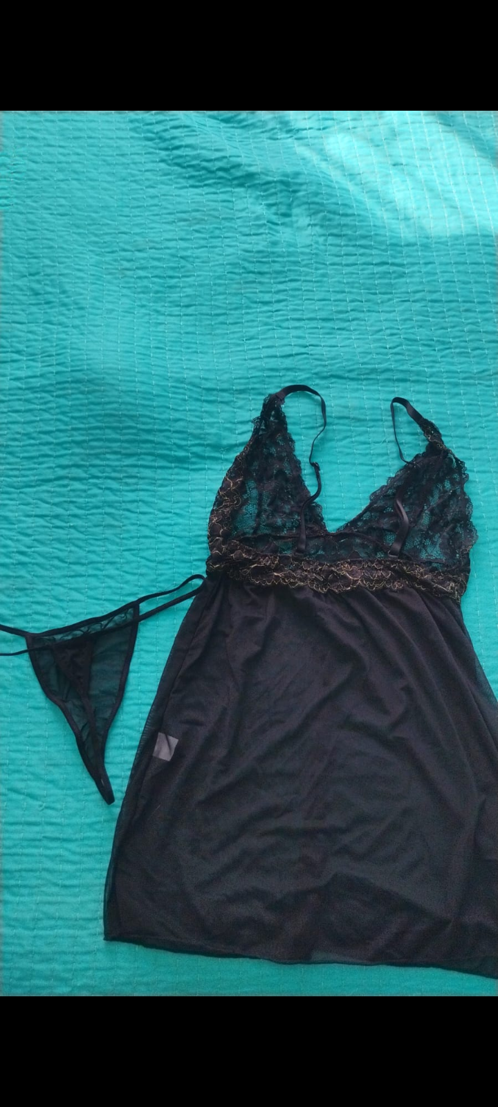 Conjunto lencería negro y dorado - miniatura 2