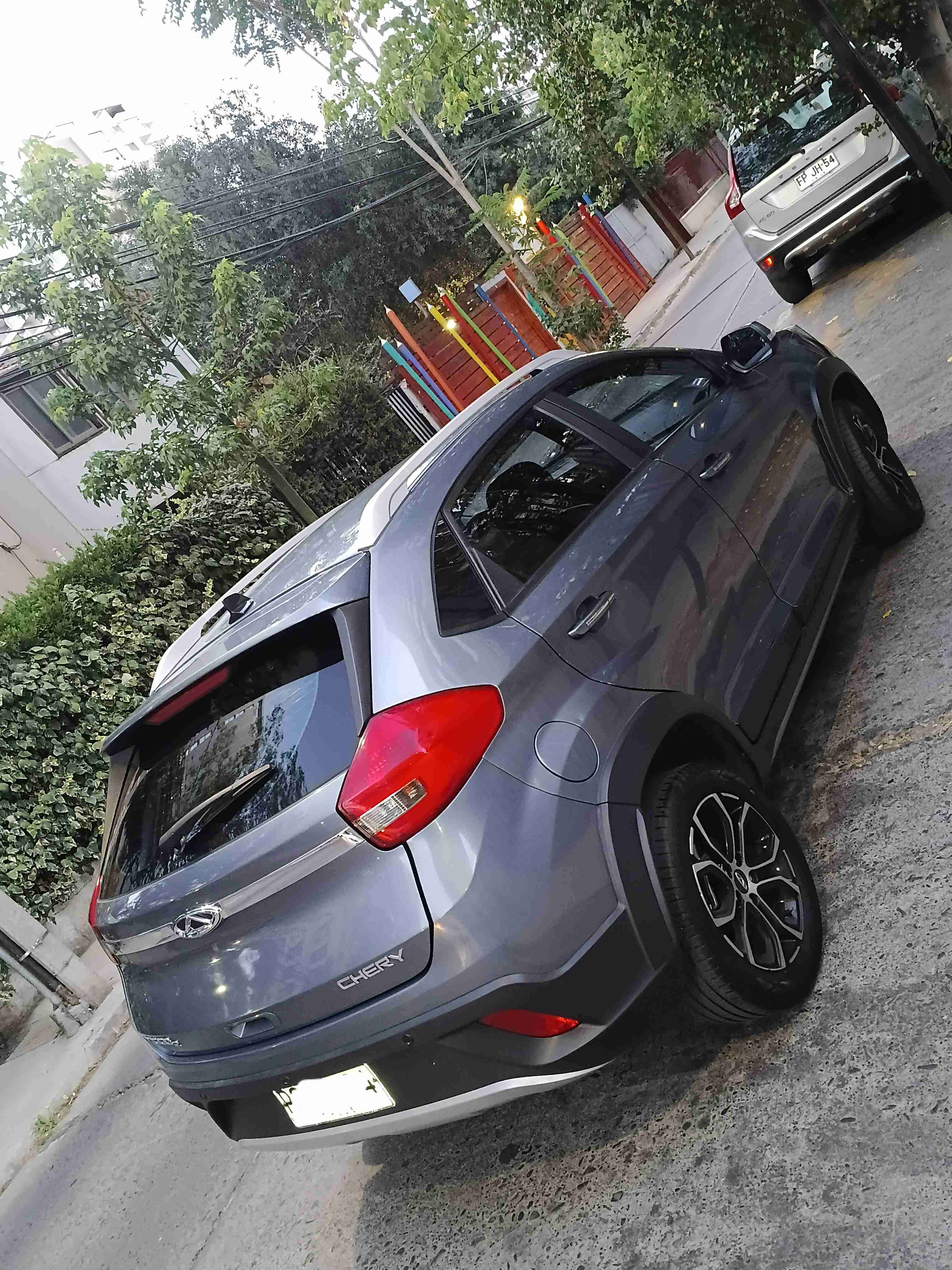 Chery Tiggo 2 gris año 2021 - miniatura 2