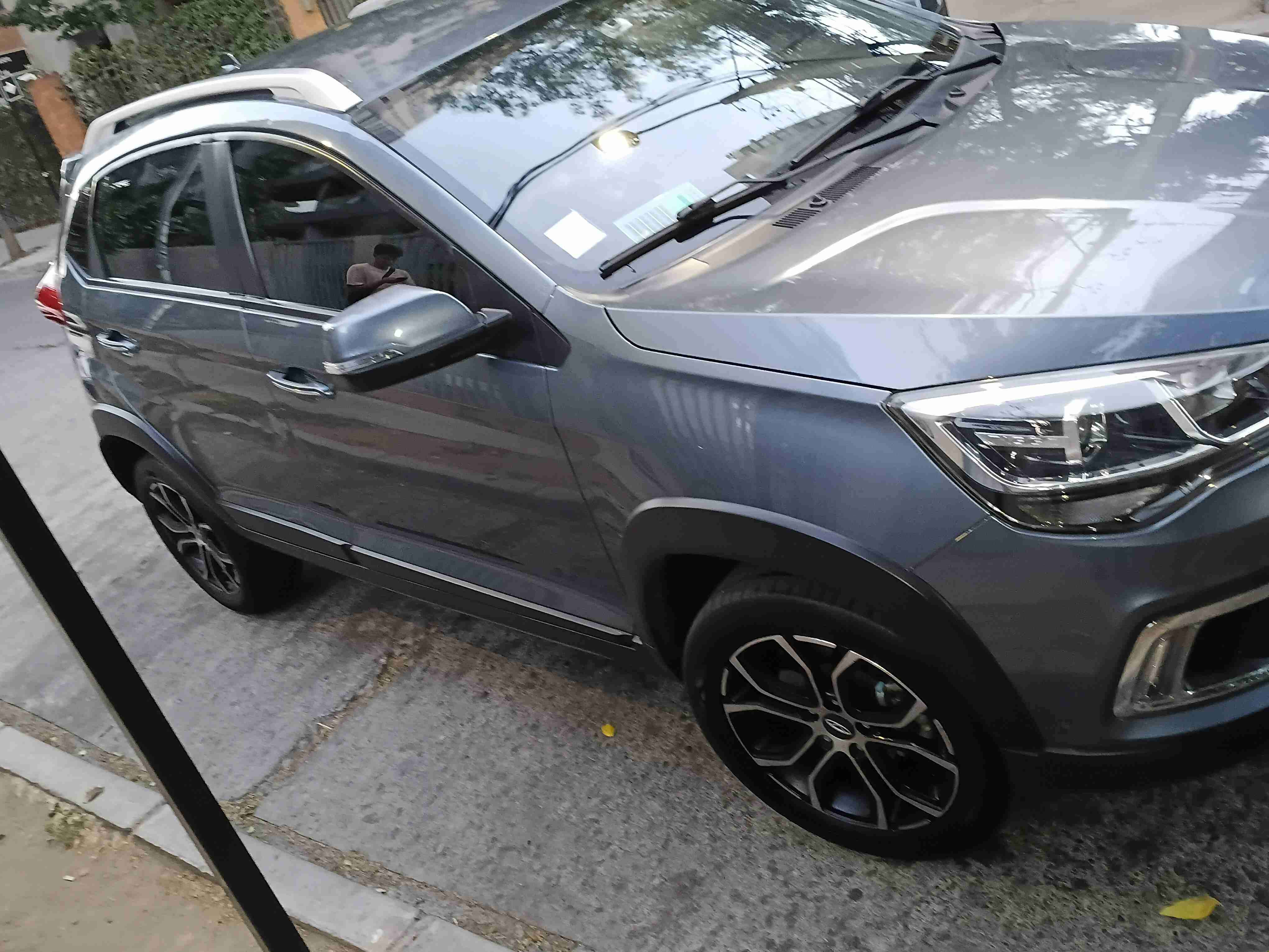 Chery Tiggo 2 gris año 2021 - miniatura 3