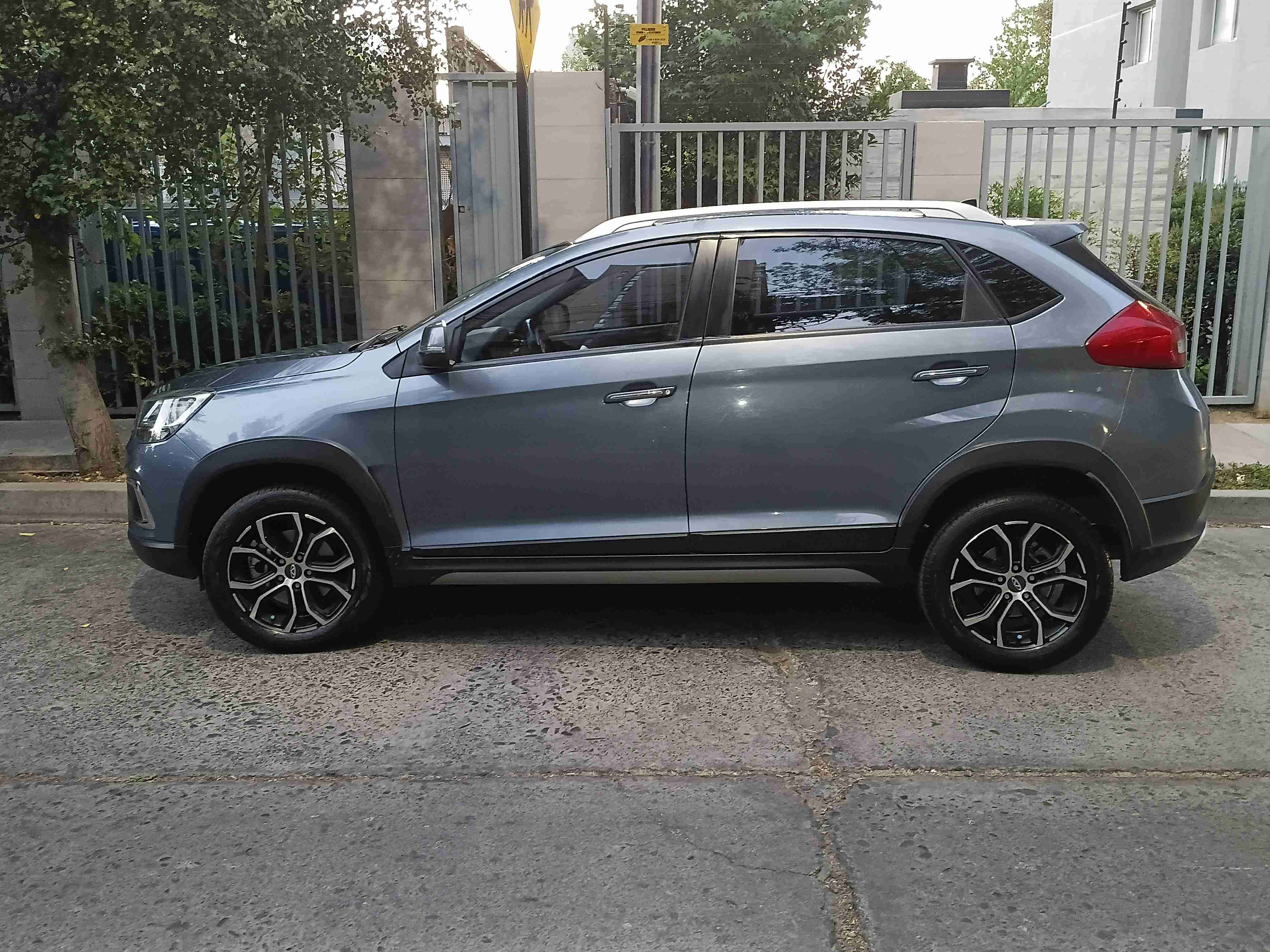 Chery Tiggo 2 gris año 2021 - miniatura 5