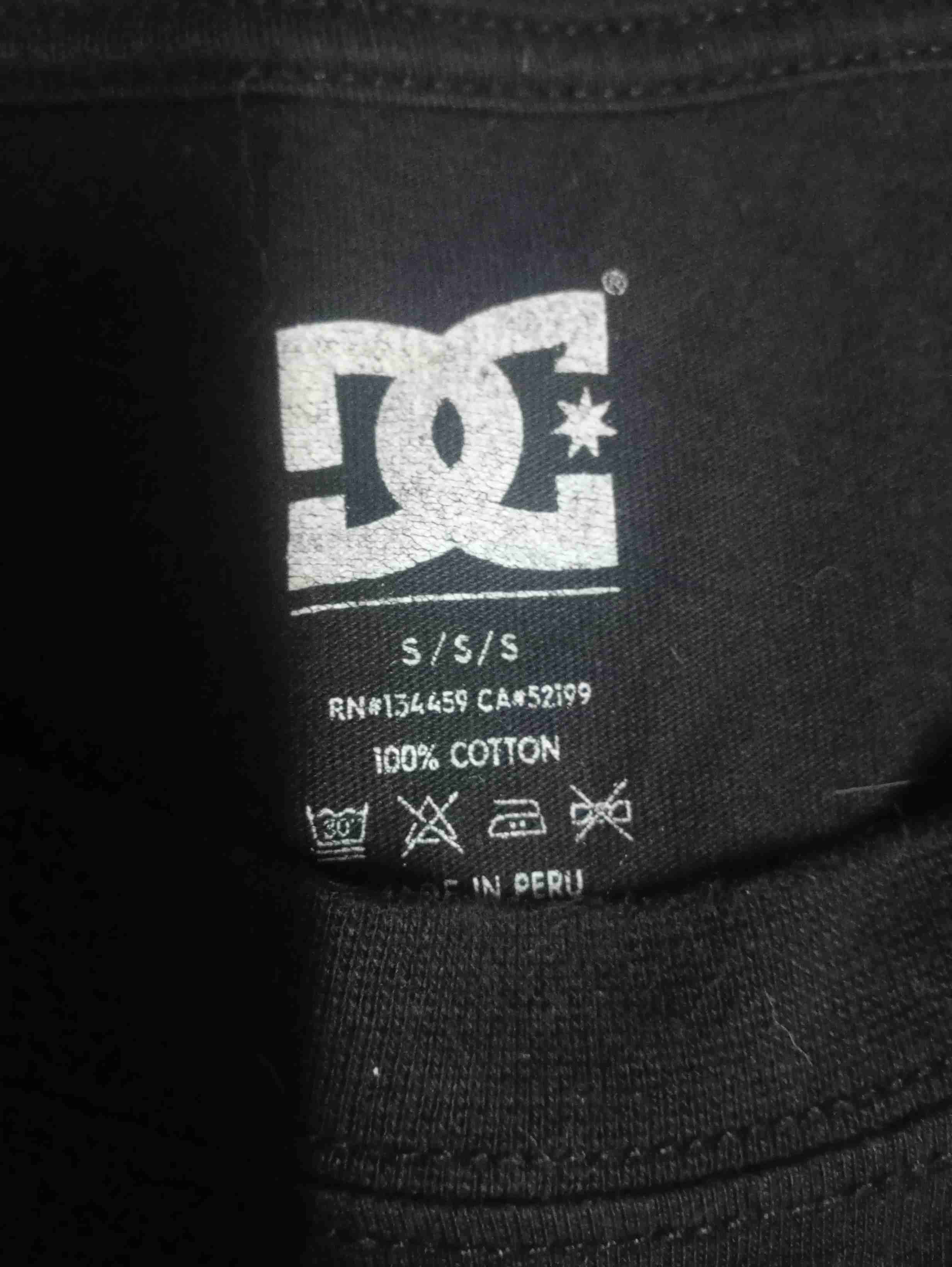 Polera negra con logo DC - miniatura 2
